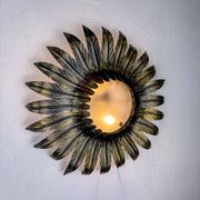 Plafonnier en fer doré à feuillage en rayons de soleil espagnol, années 1960.