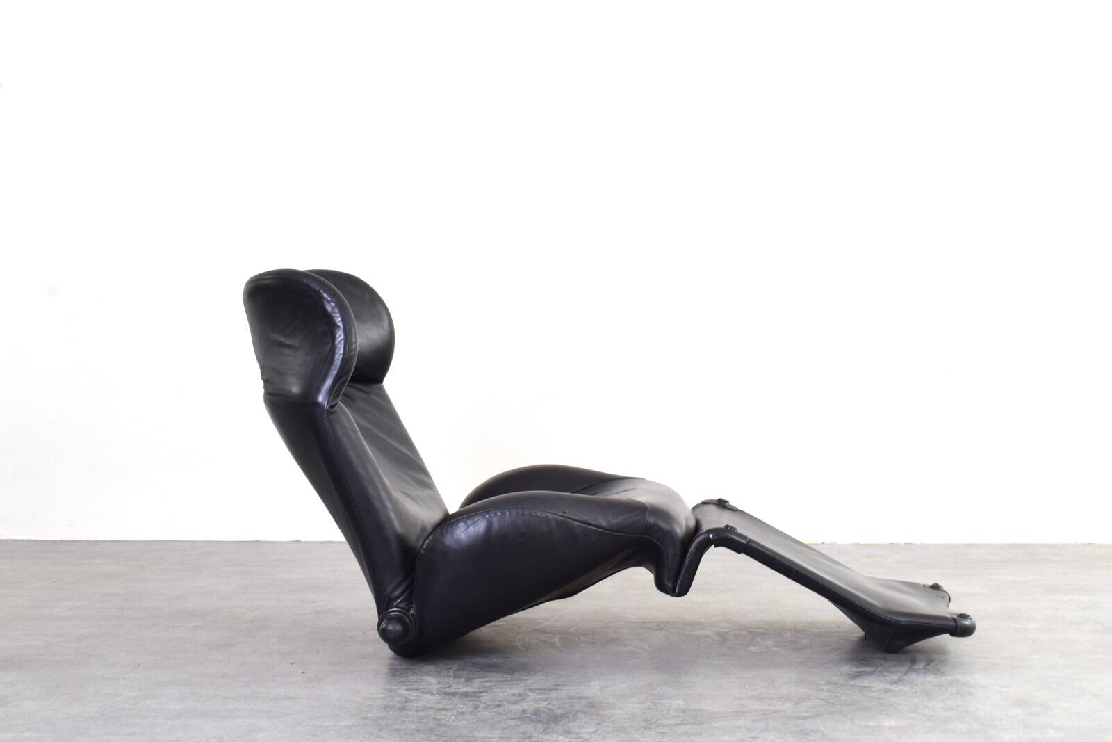 Wink Leather Chair by Toshiyuki Kita for Cassina, 1980s.