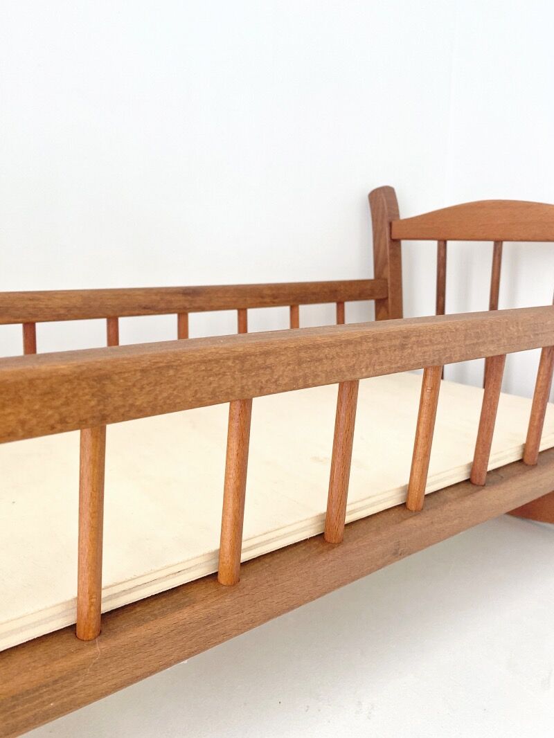 Dejou rocking doll bed