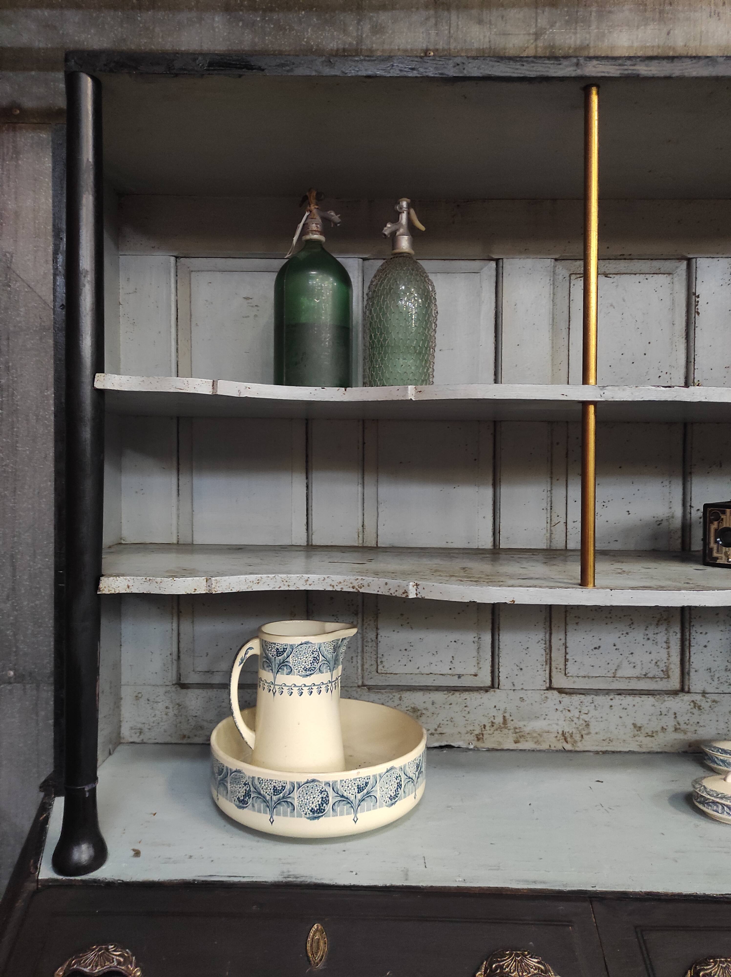 Buffet gris 1910 | Garde-manger ancien aux accents dorés