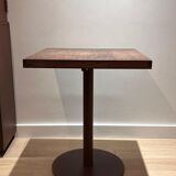 Square walnut table, table leg in powder-coated metal RAL rusty metal