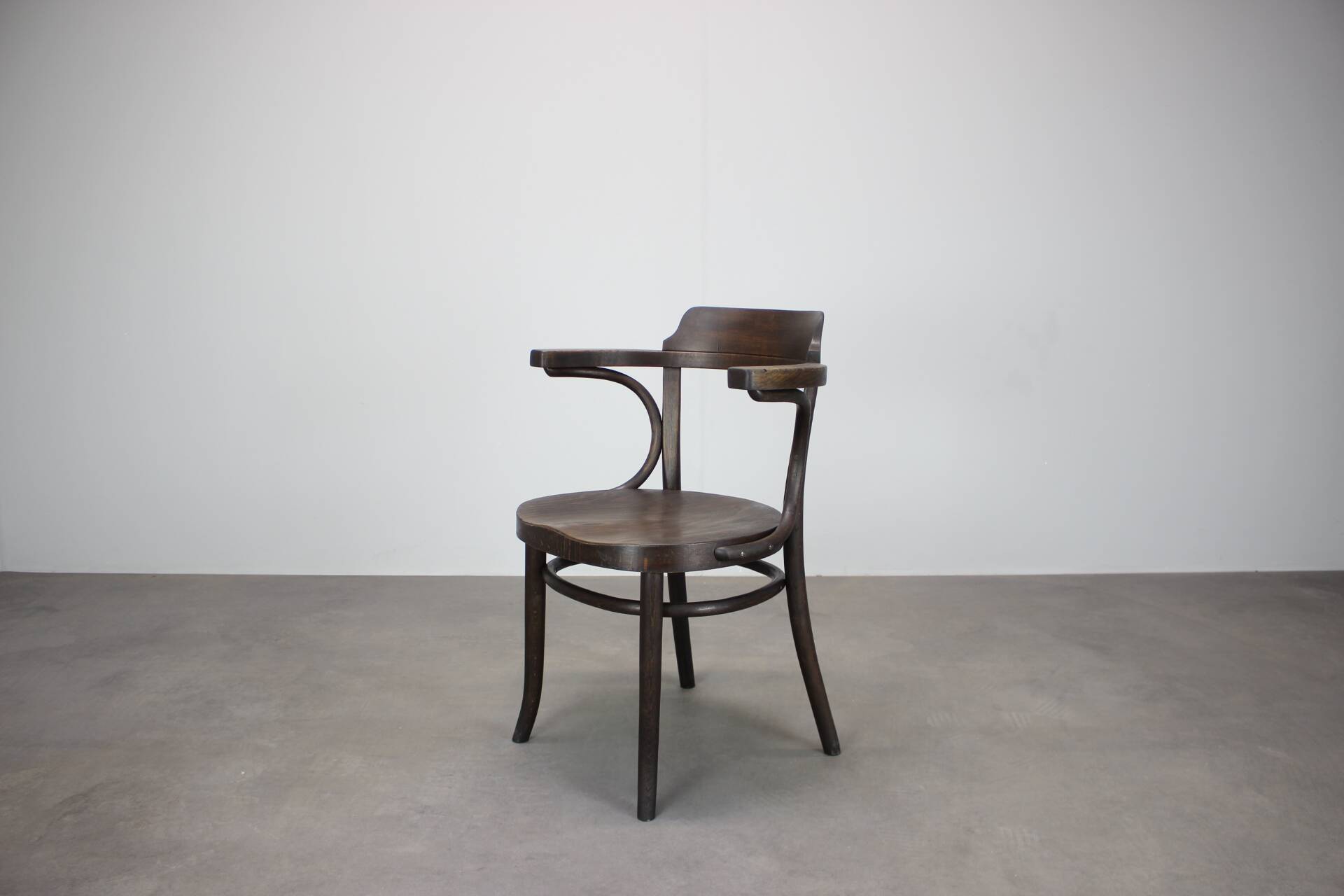 Vintage B3 armchair in bent wood, Czechoslovakia, 1920s