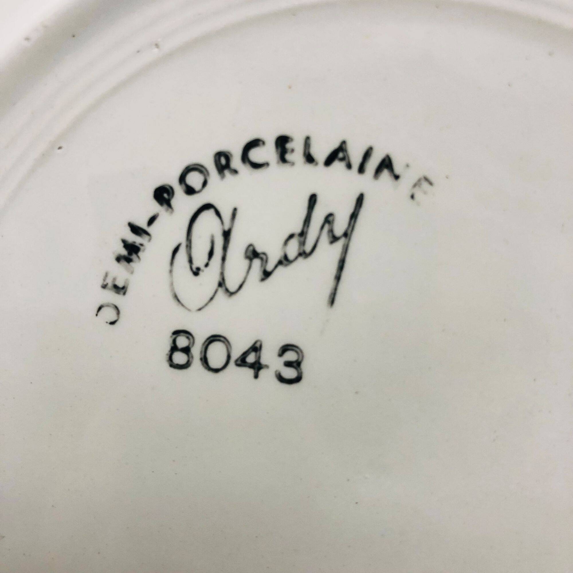 6 deep plates made of semi-porcelain Ardy, serial number 8043.
