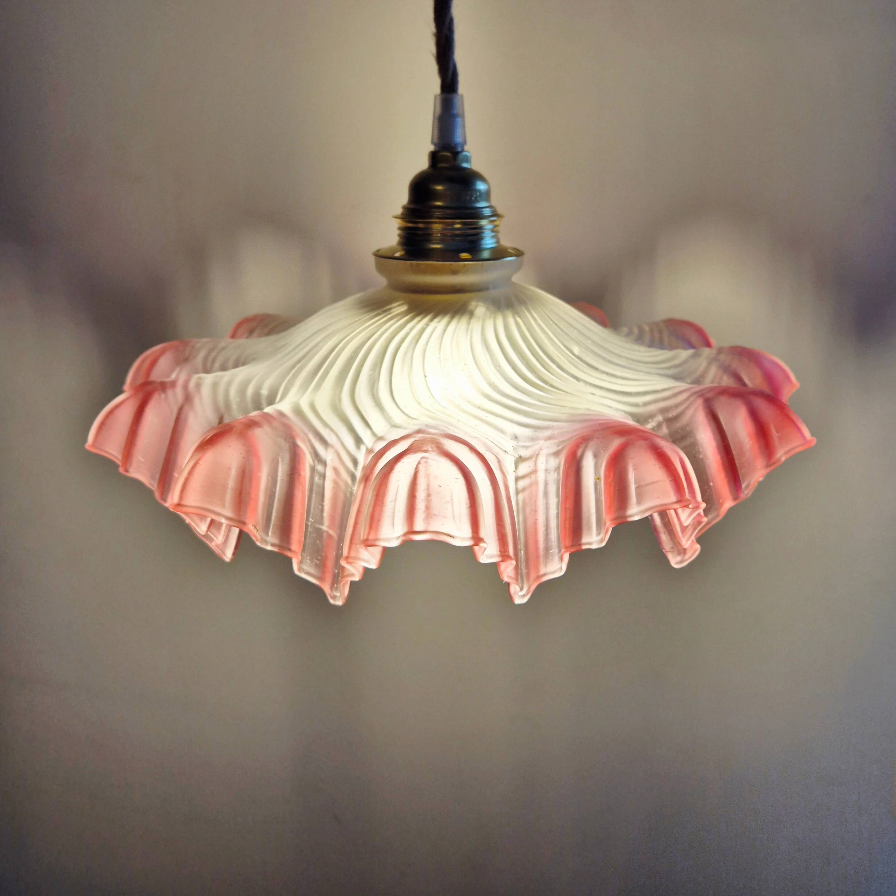Suspension antique en verre