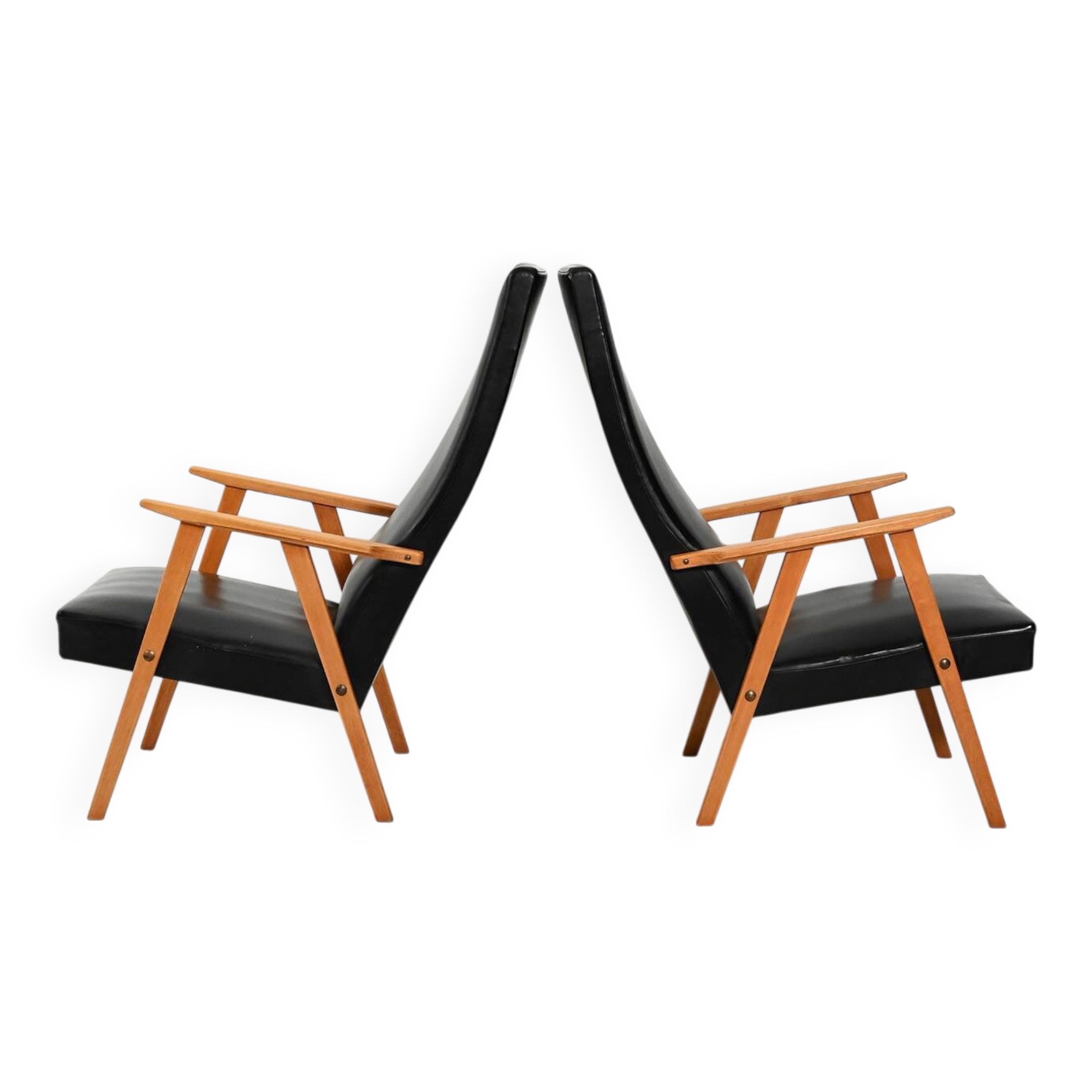 Paire de fauteuils scandinaves à dossier haut en simili cuir des années 1950-60.