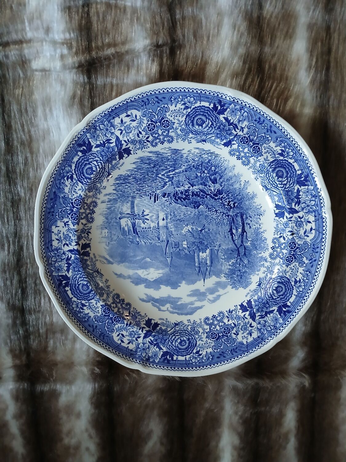 Large antique plate Villeroy and Boch