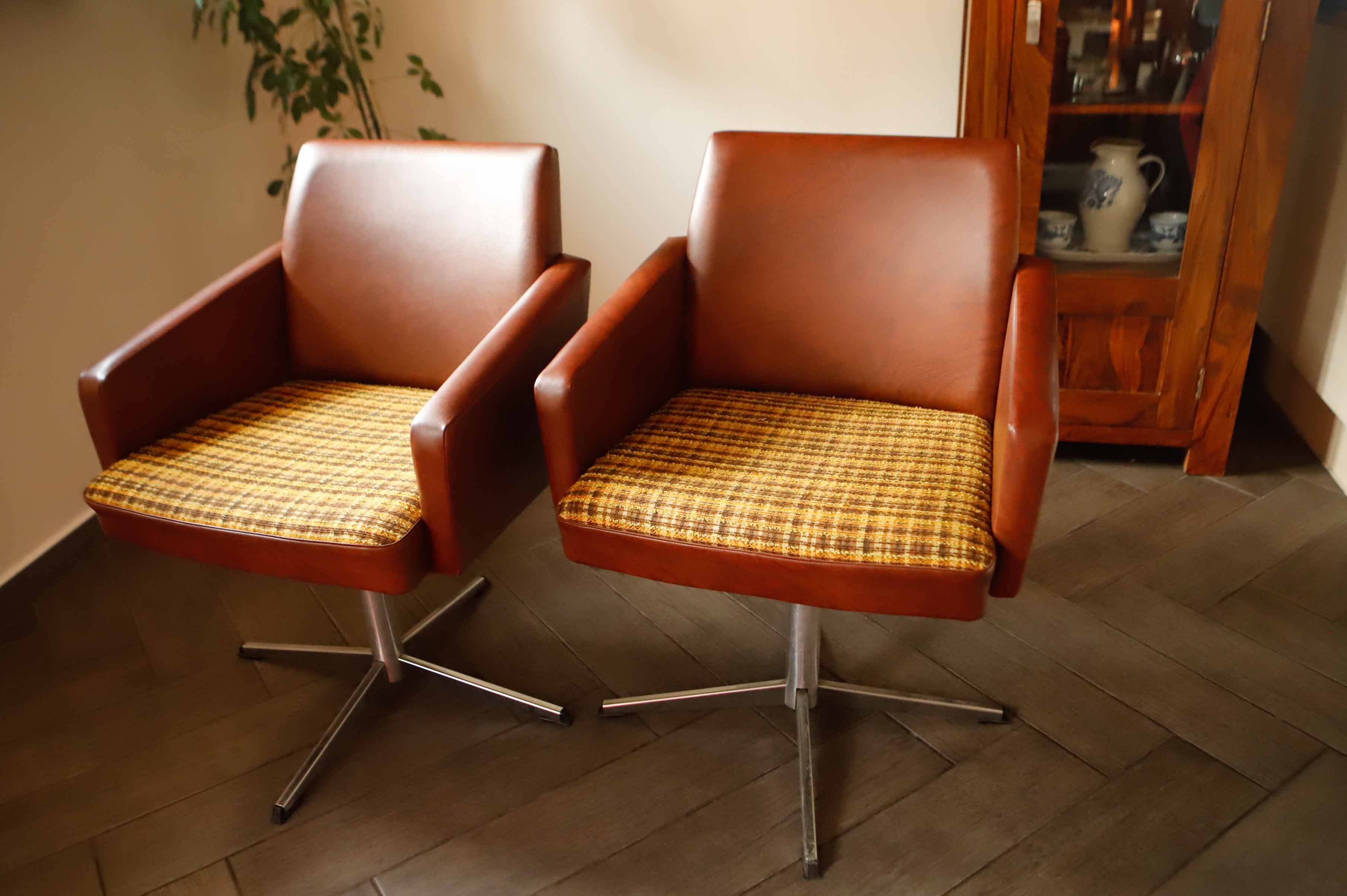 Set of 2 DDR Vintage Swivel Armchairs (1970s)