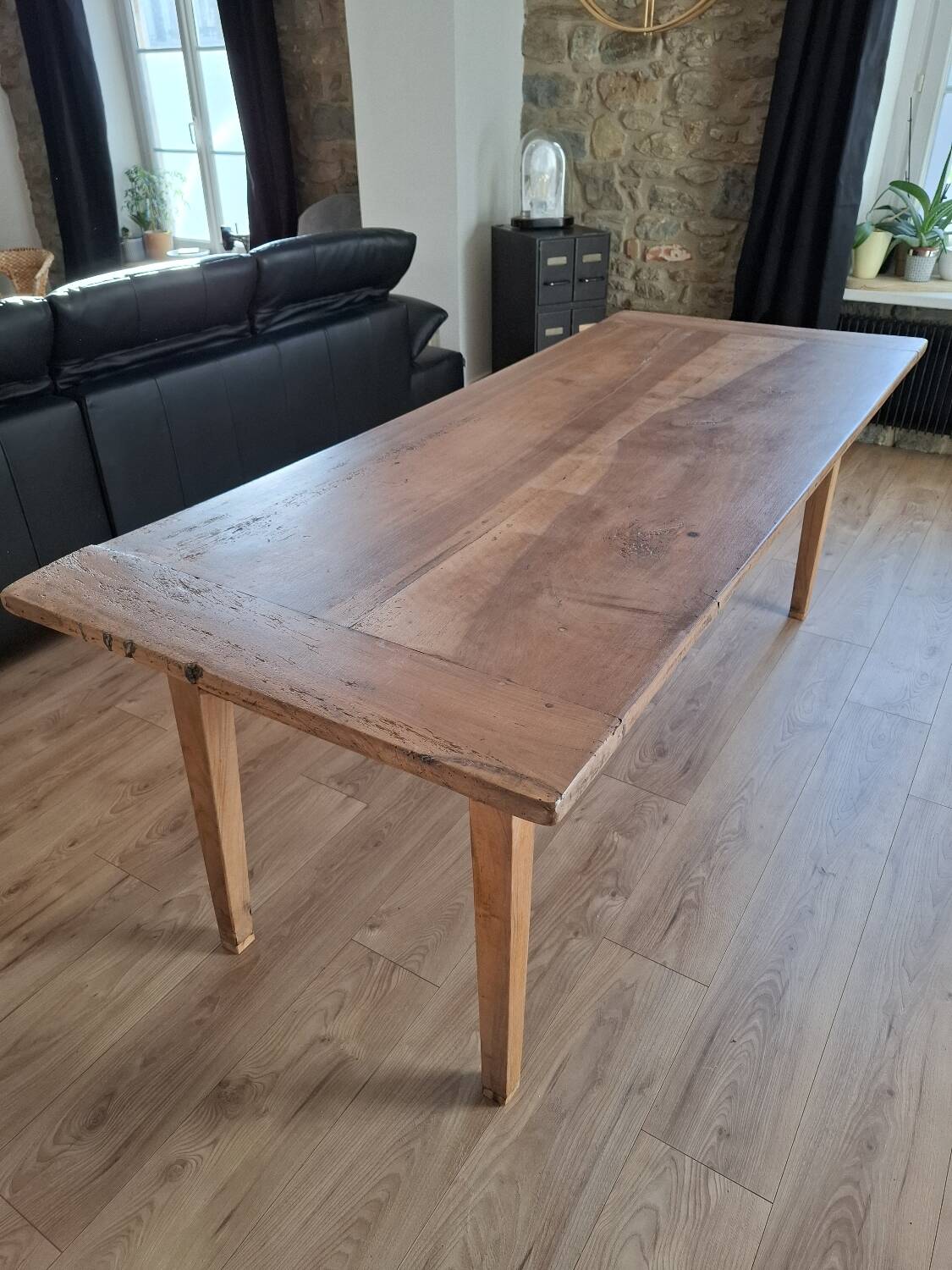 Walnut farmhouse table 200x80 8 people.