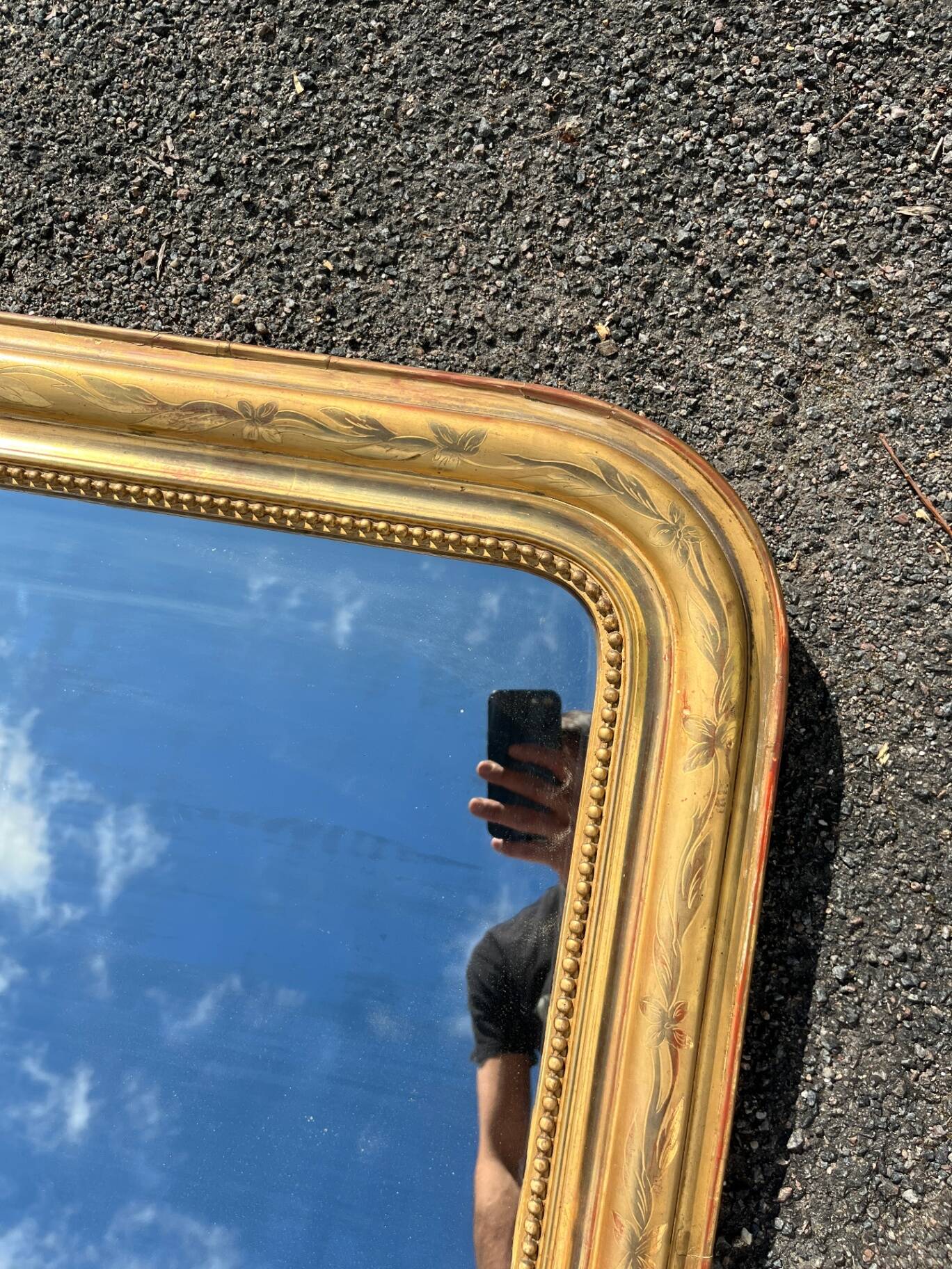 Louis-Philippe mirror in wood and gilded stucco from the 19th century, 107 cm.