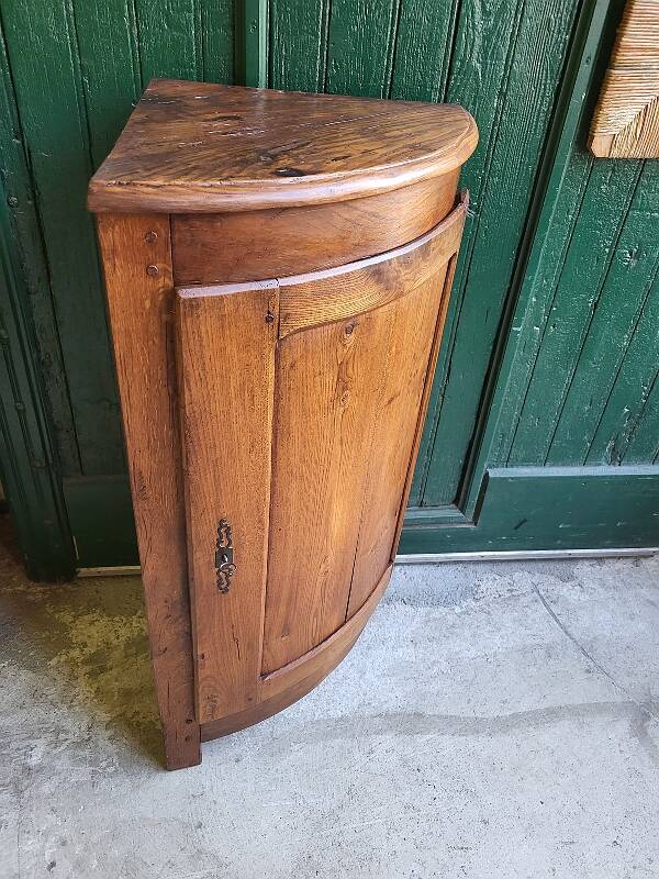 Beautiful 1 door corner in oak from the 19th century