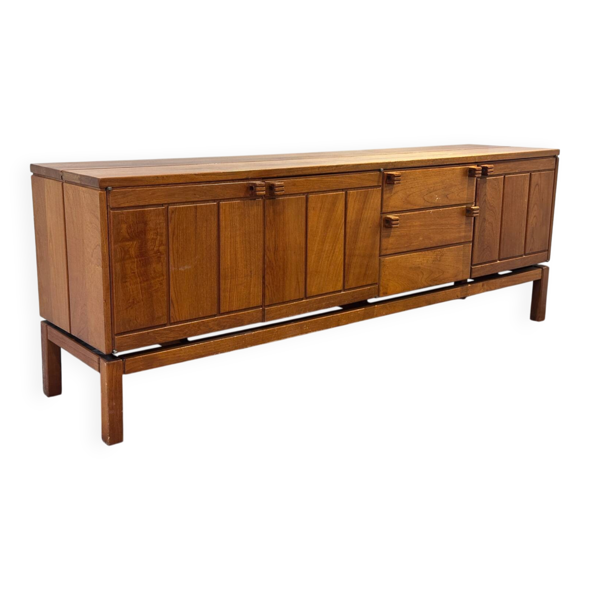 Solid elm sideboard – Brutalist & Modernist design, circa 1960-70