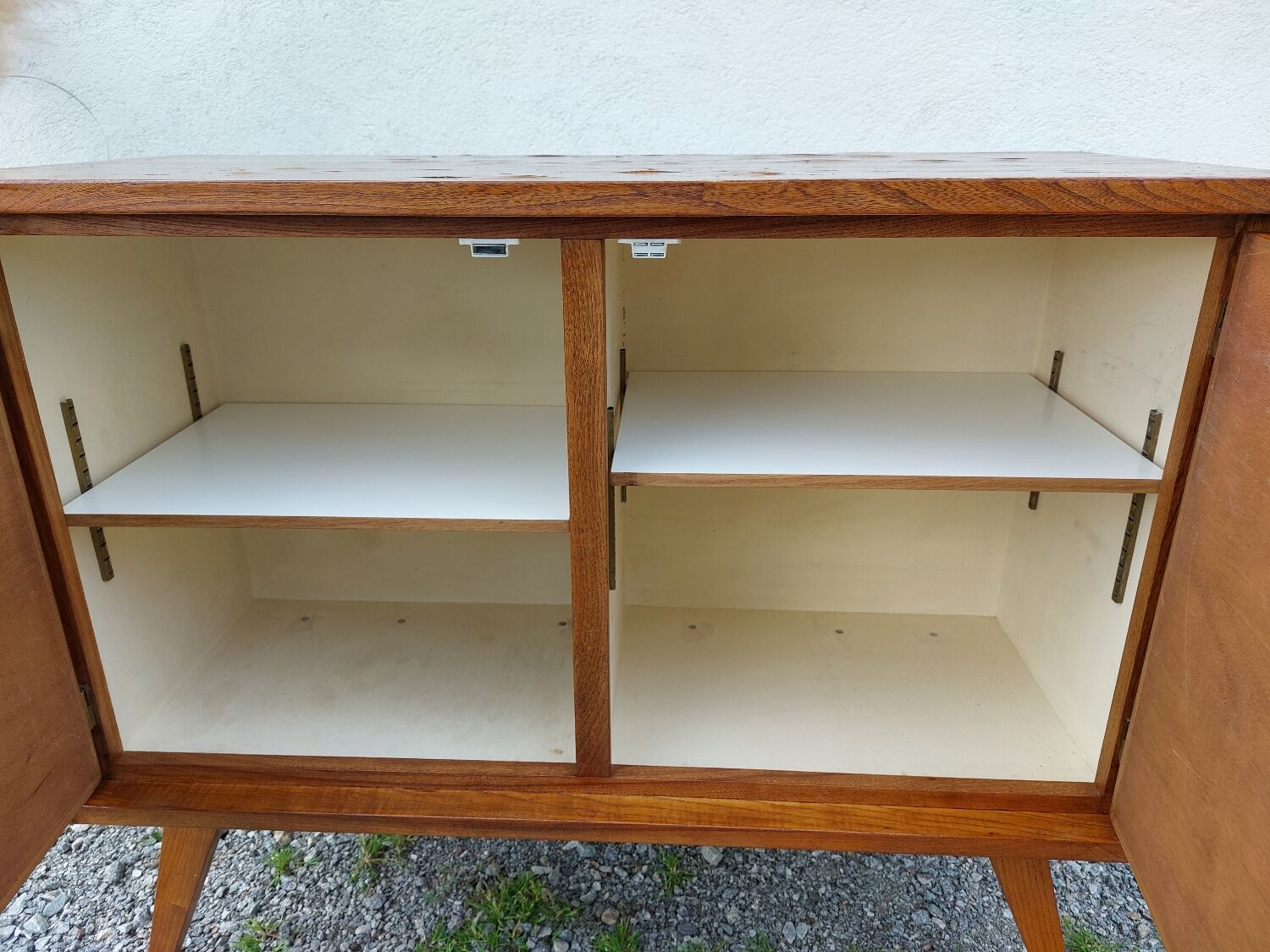 Compass feet sideboard