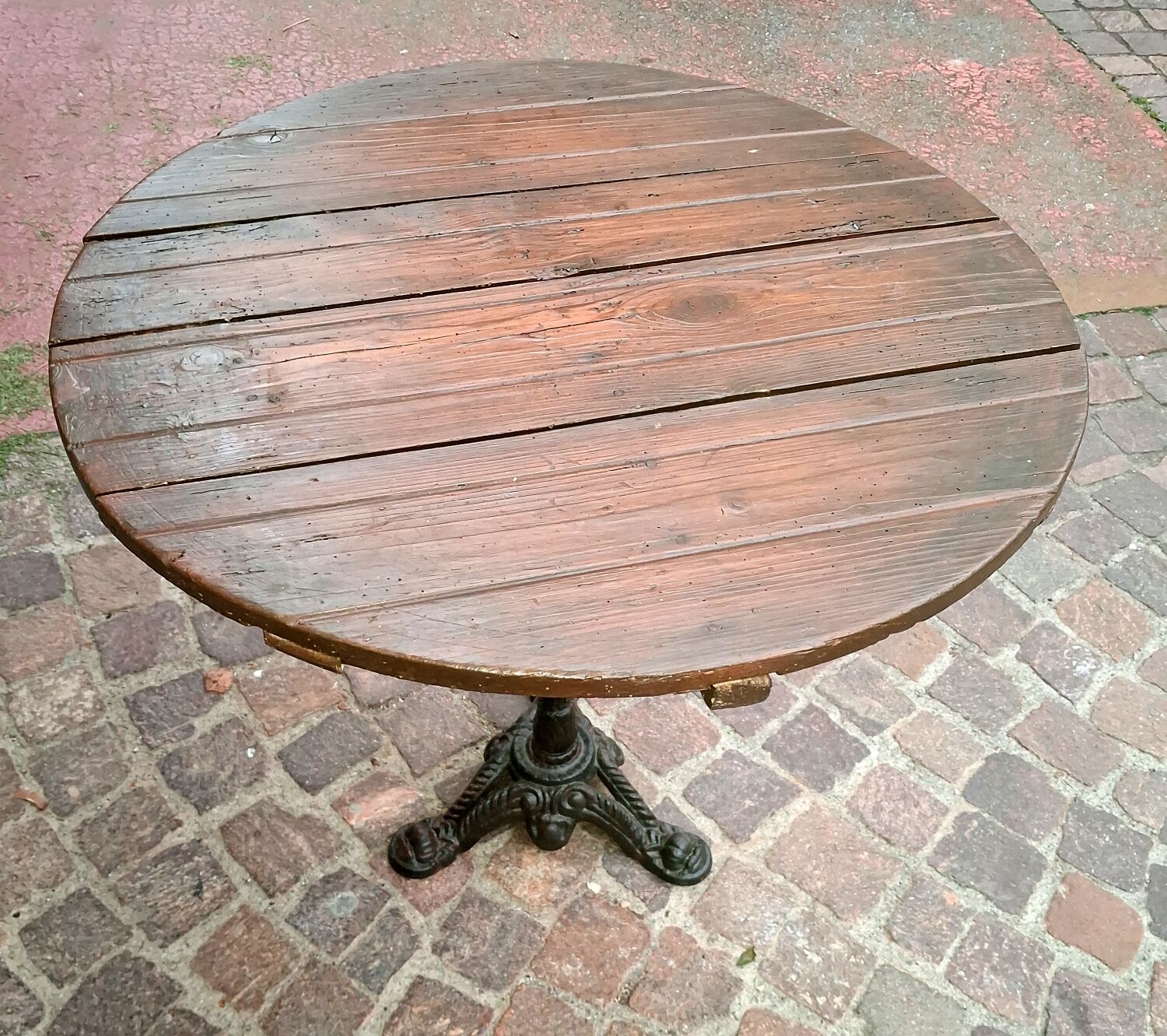 Old bistro guéridon table bar restaurant