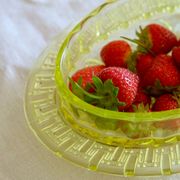 Fruit cup in yellow wealine moulded crystal 19th / 20th century