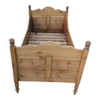 Vintage pine bed chalet style Chamonix for one person.