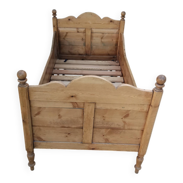 Vintage pine bed chalet style Chamonix for one person.