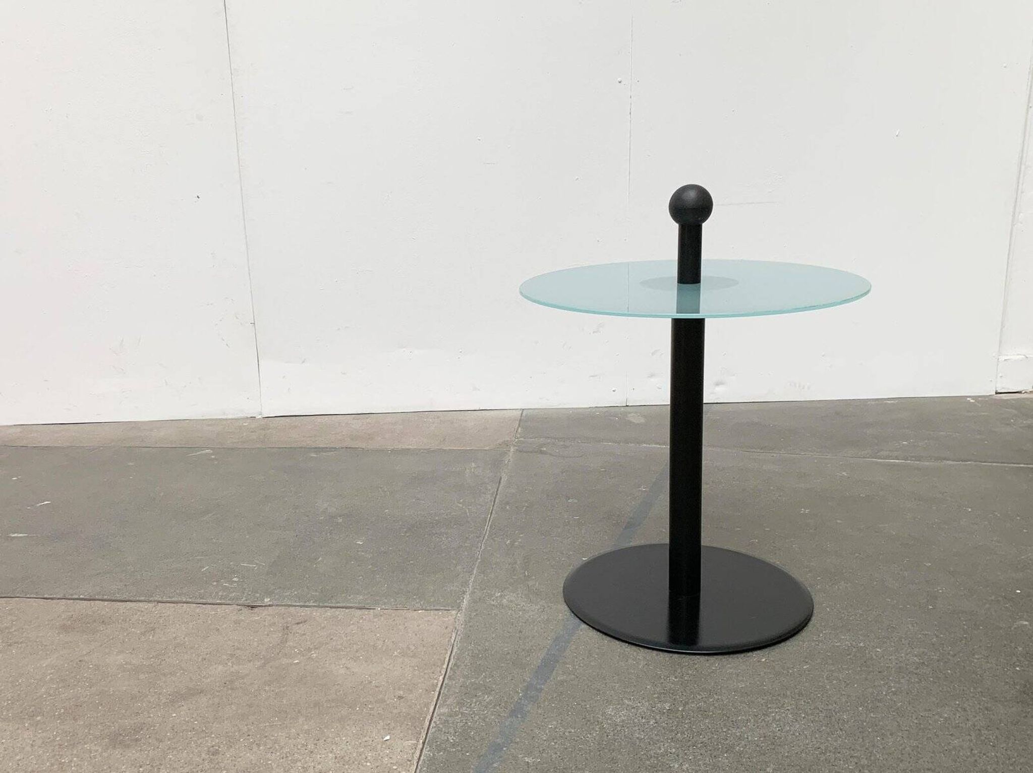 Table d'appoint postmoderne vintage d'Ikea