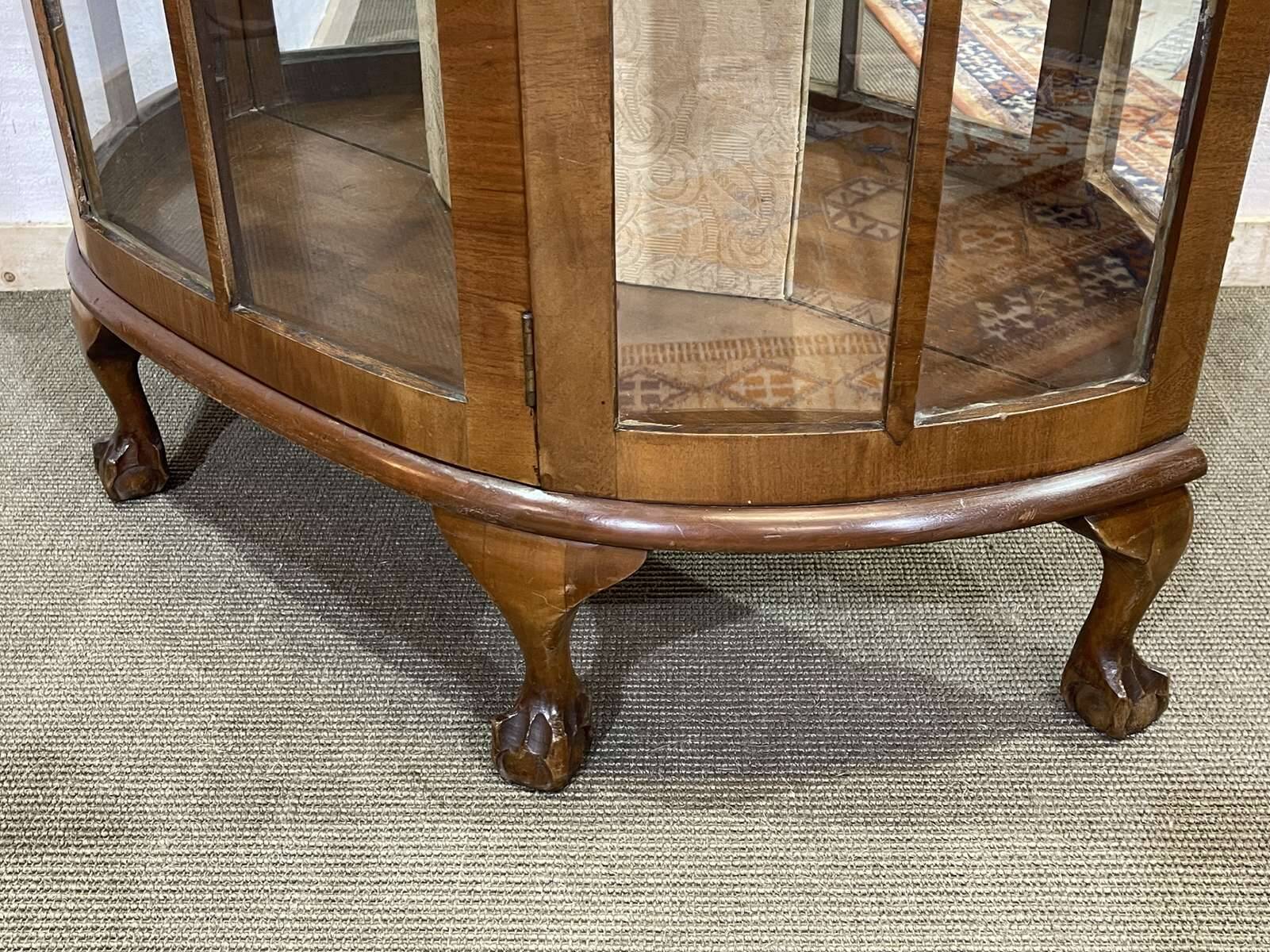 English display cabinet from the 1950s in walnut