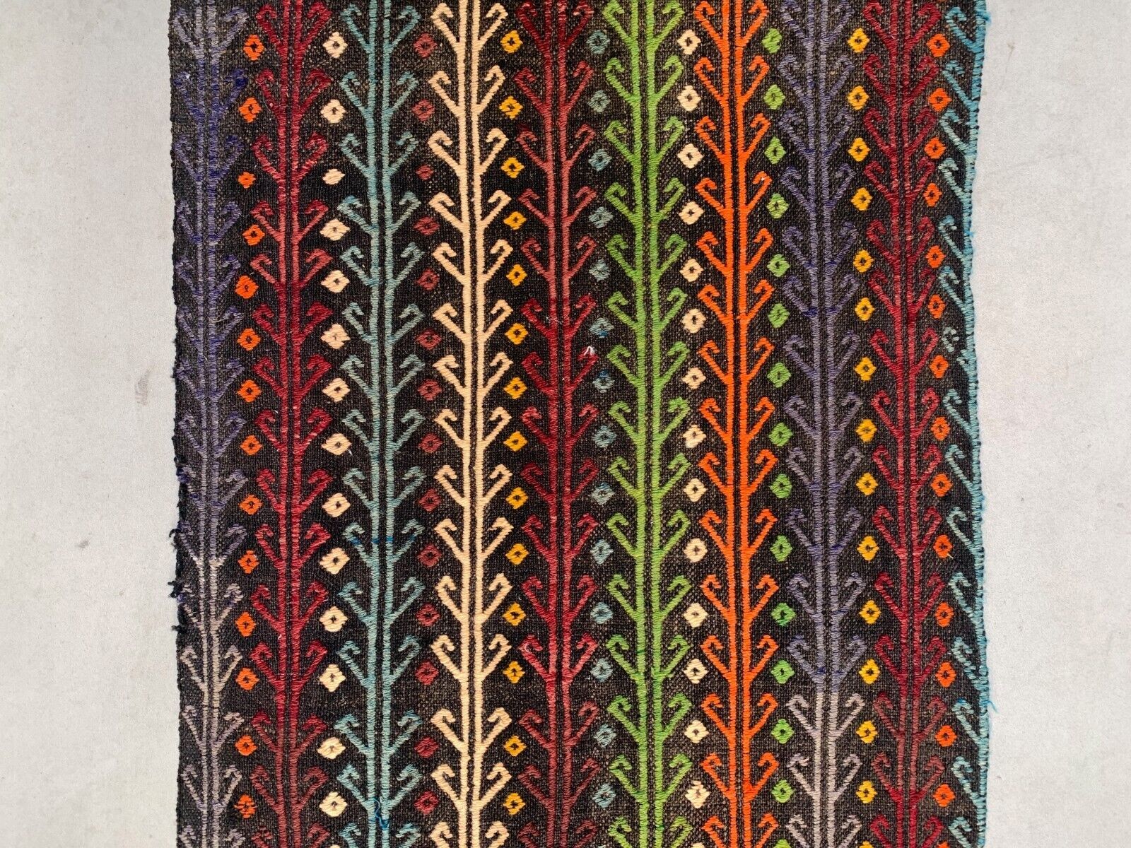 Old Turkish kilim runner 377x77 cm, shabby, vintage kelim red black 2492