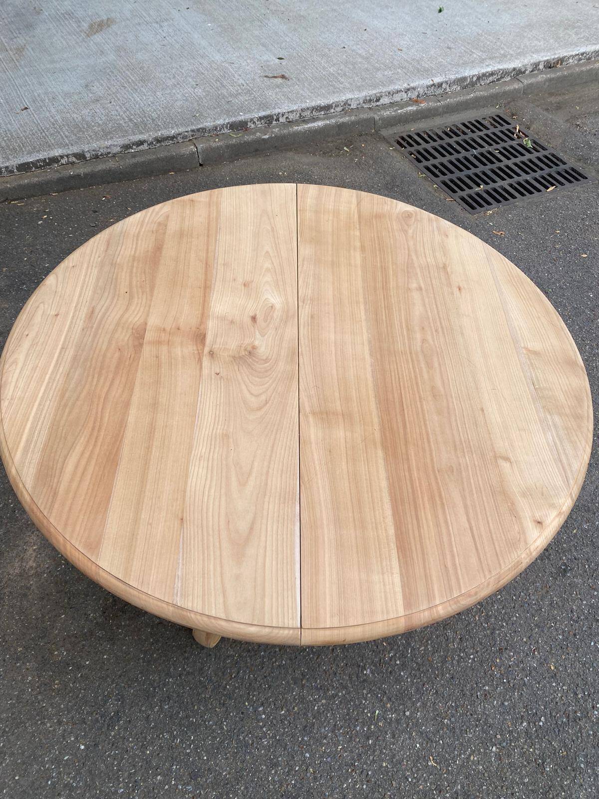 Table à manger ronde pied central extensible décapée en bois massif 3 rallo