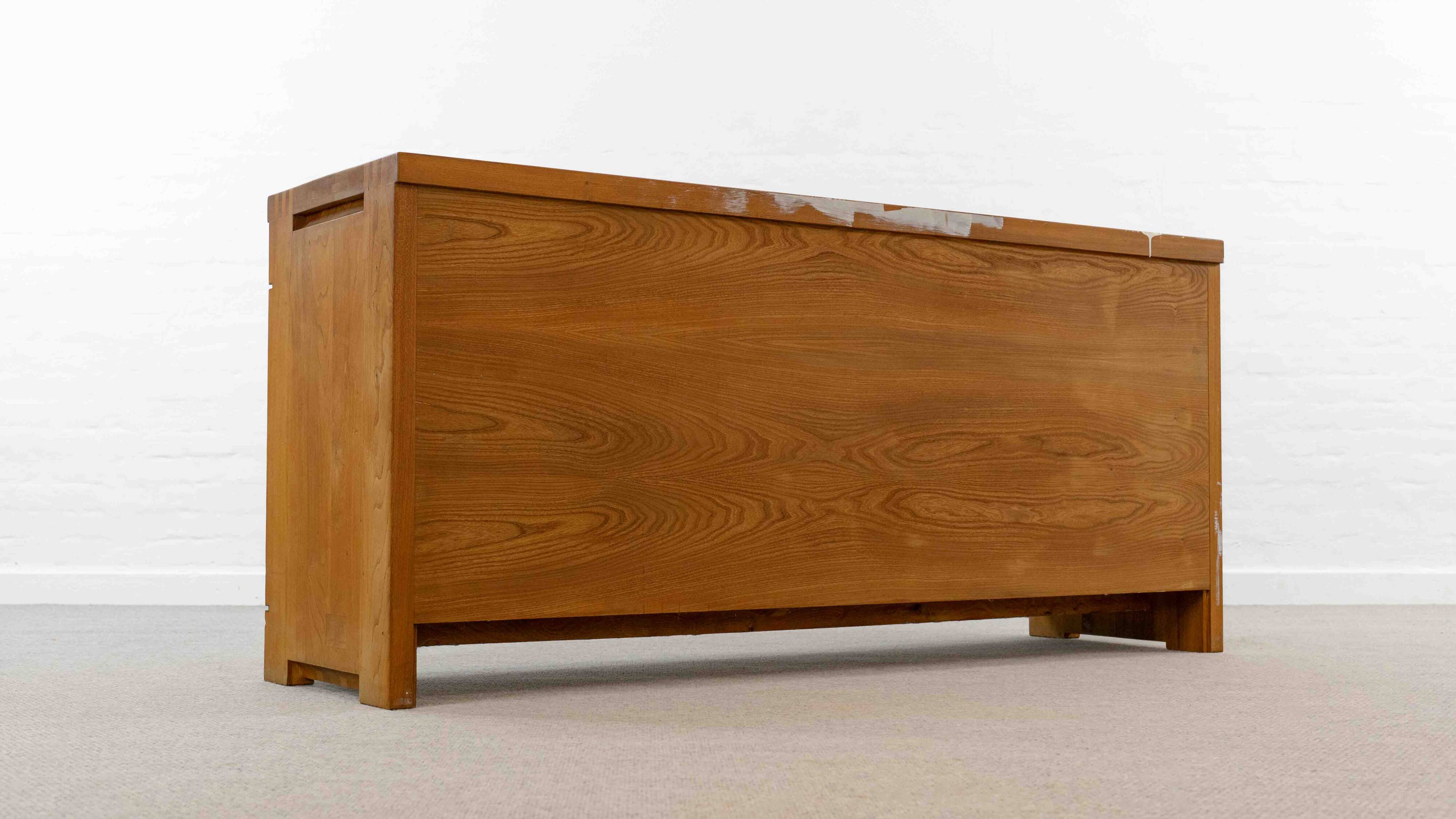Sideboard R08 de Pierre Chapo en orme massif