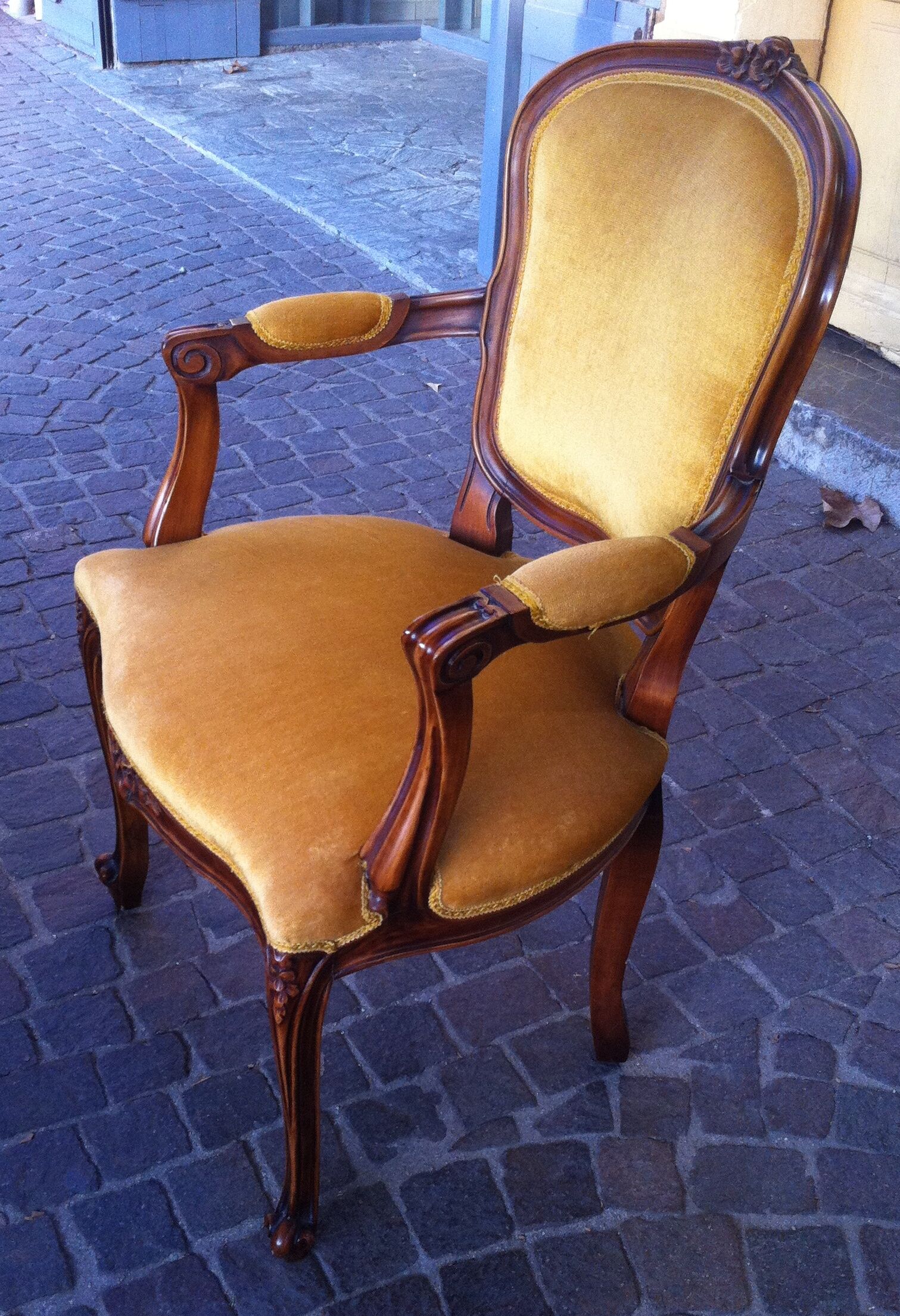 Fauteuil cabriolet style Louis XV