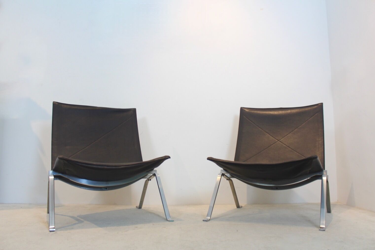 Fauteuils PK22 en cuir brun par Poul Kjærholm pour Fritz Hansen