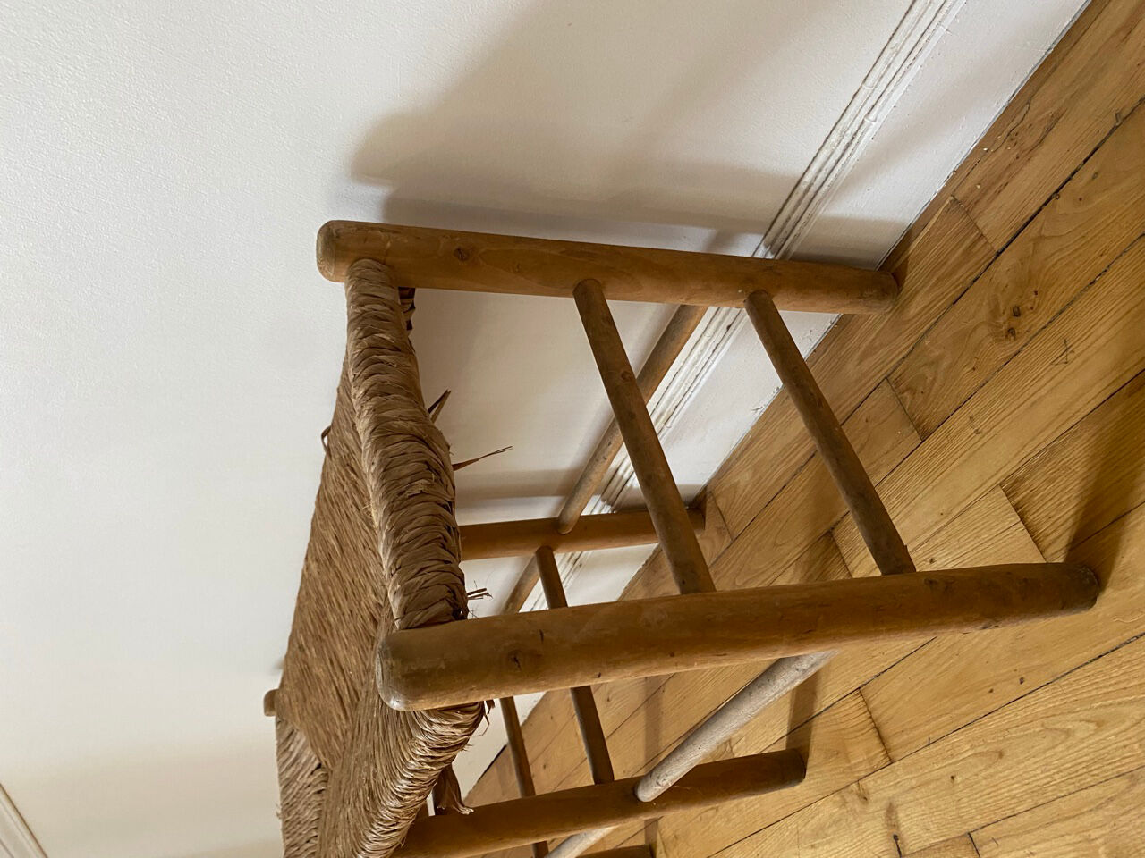 Banc en bois paillé