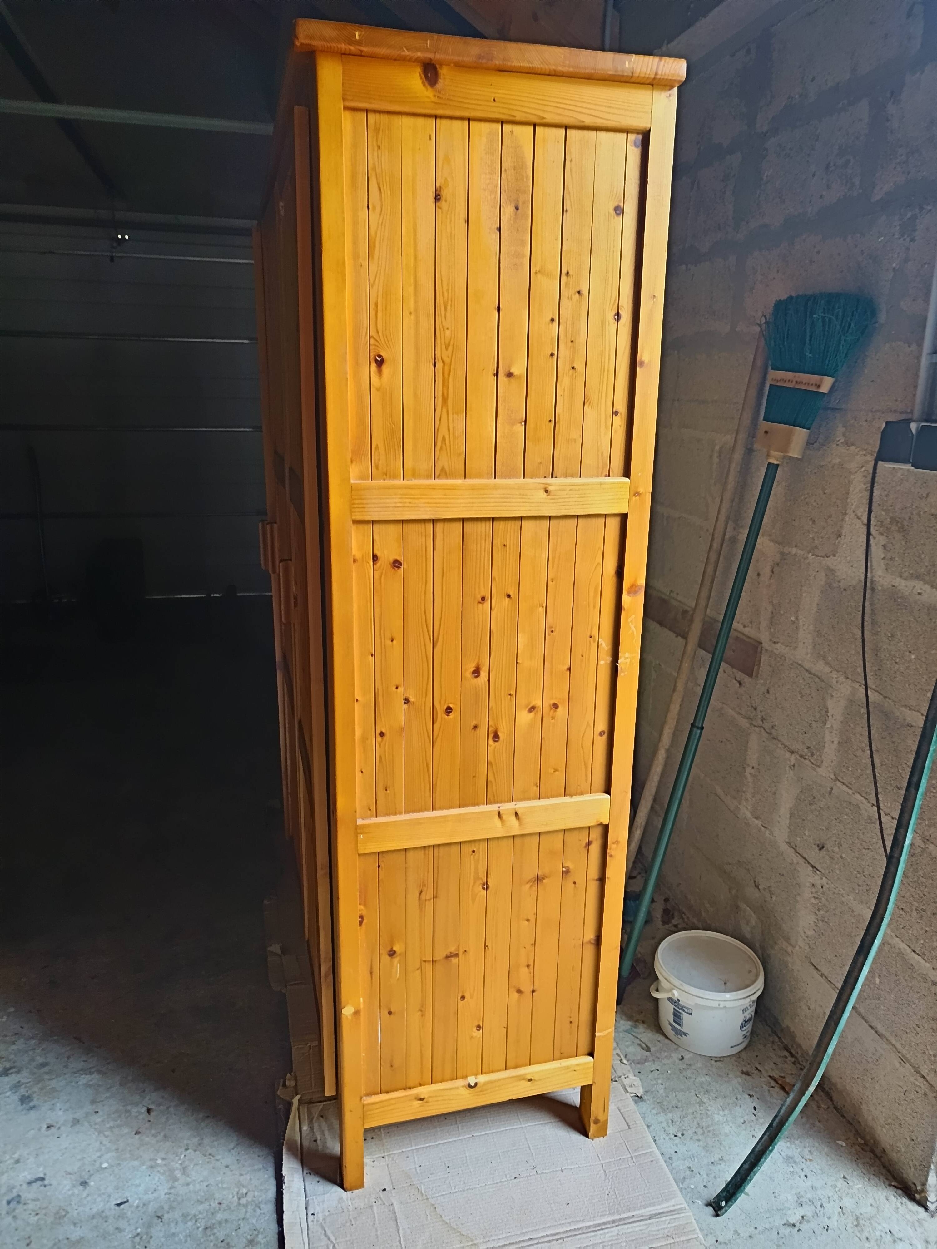 Armoire en pin