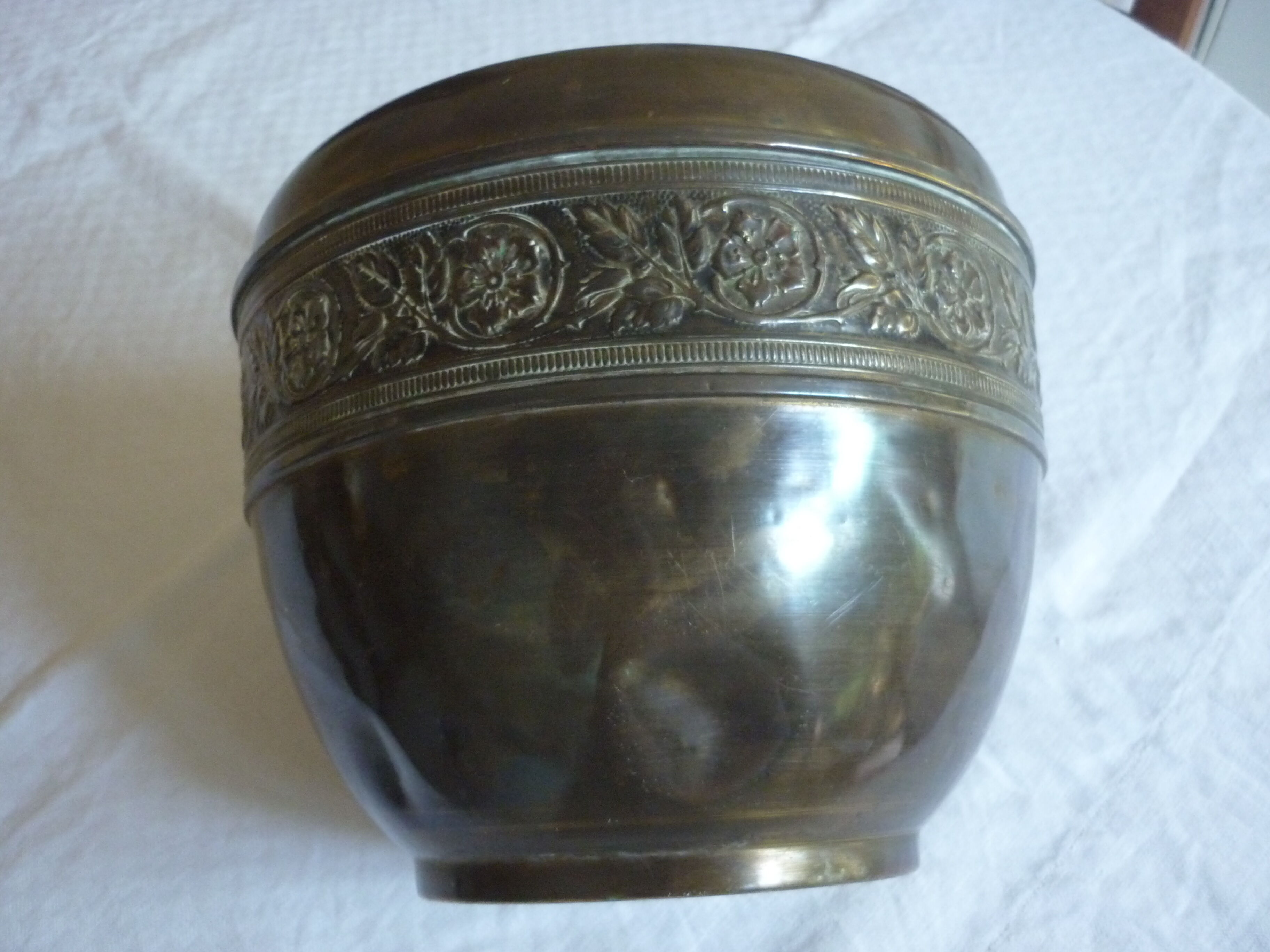 Cache pot brass floral décor
