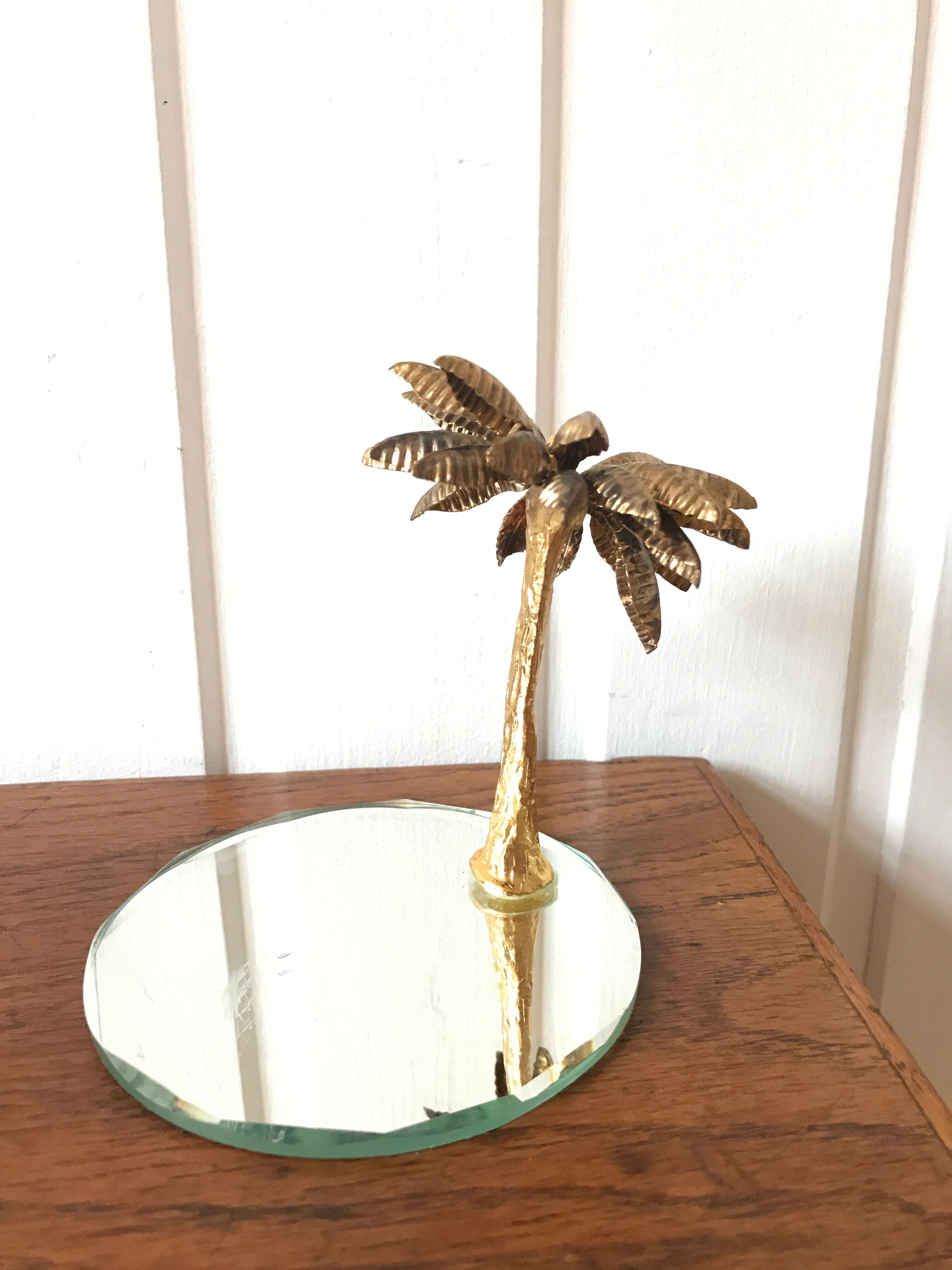 Mirror plateau and palm tree