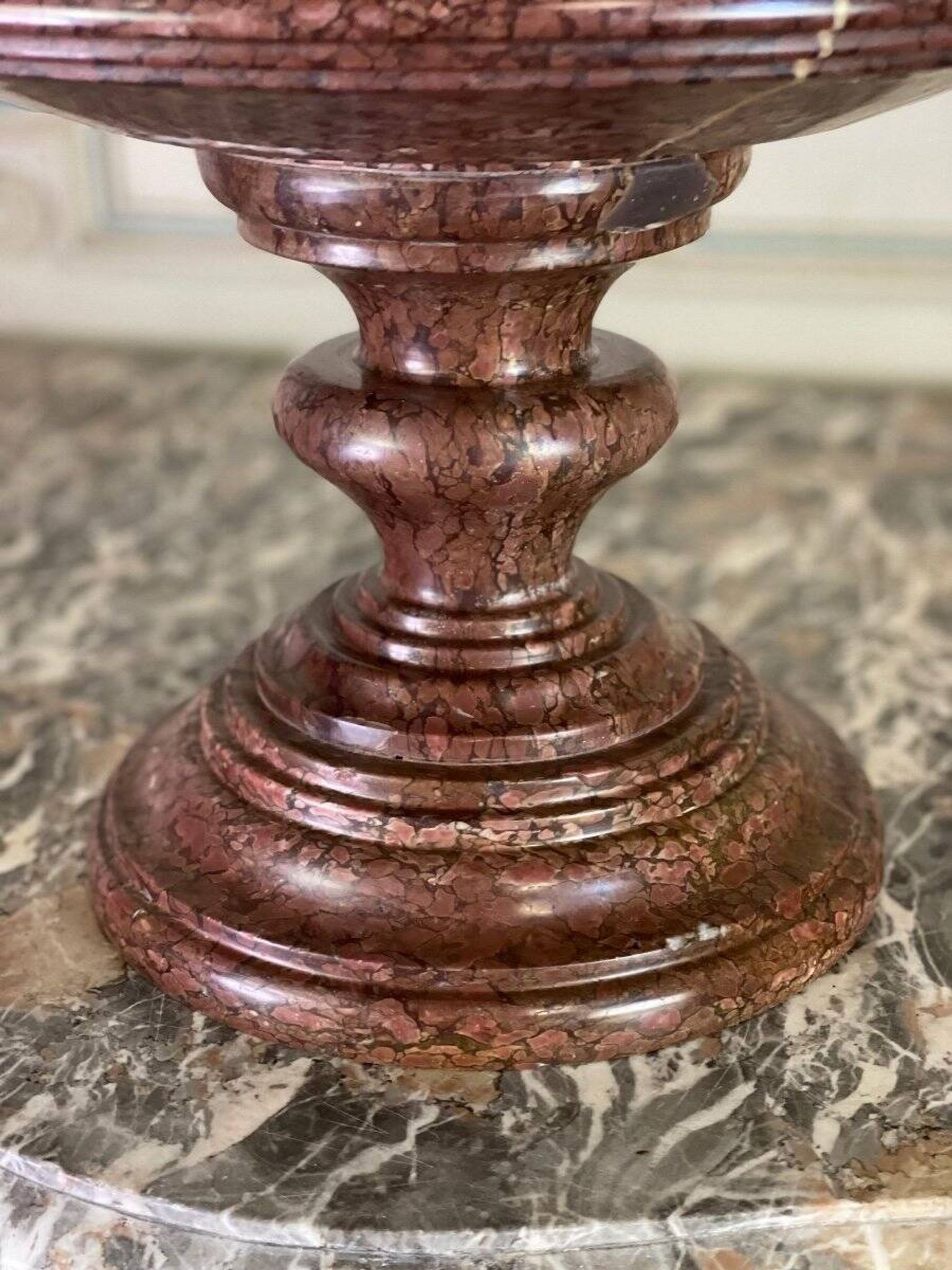 Vasque en marbre rouge griotte vers 1800