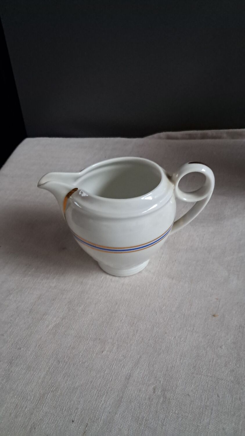 Teapot, sugar bowl, milk jug, jam jar.