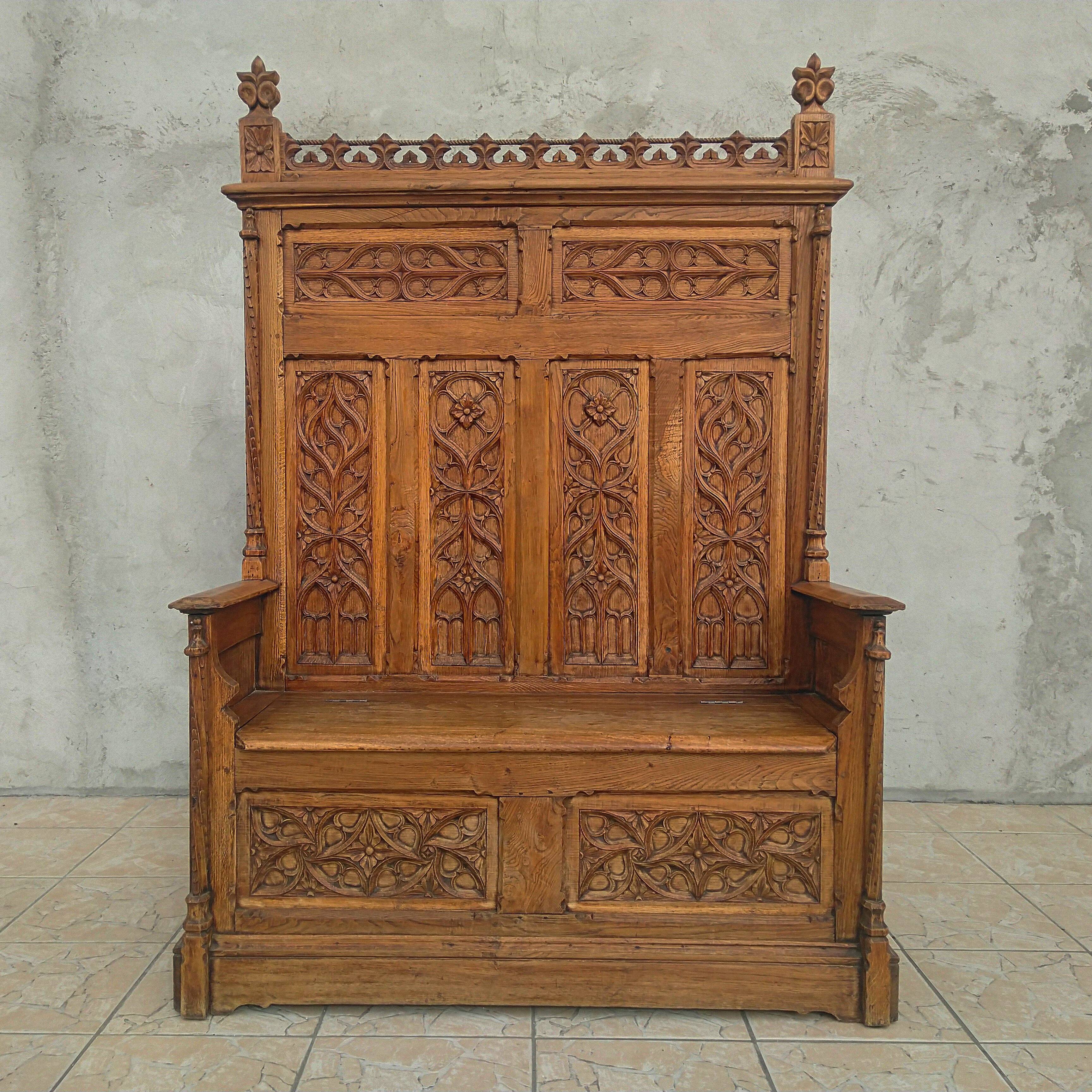 Banc coffre gothique 19ème en chêne