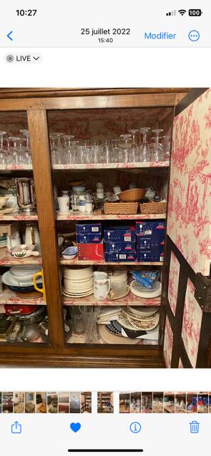 Wardrobe with confessional door