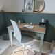 Bureau ancien rénové en bois et vert grisé