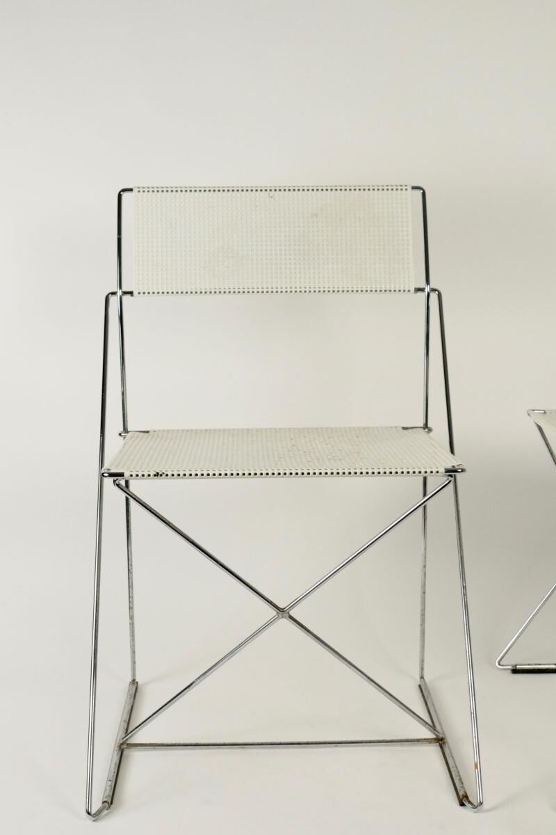 Pair of 1970s design chairs in steel and painted metal