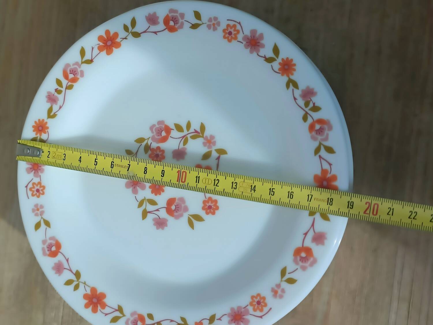 10 vintage Scania dessert plates