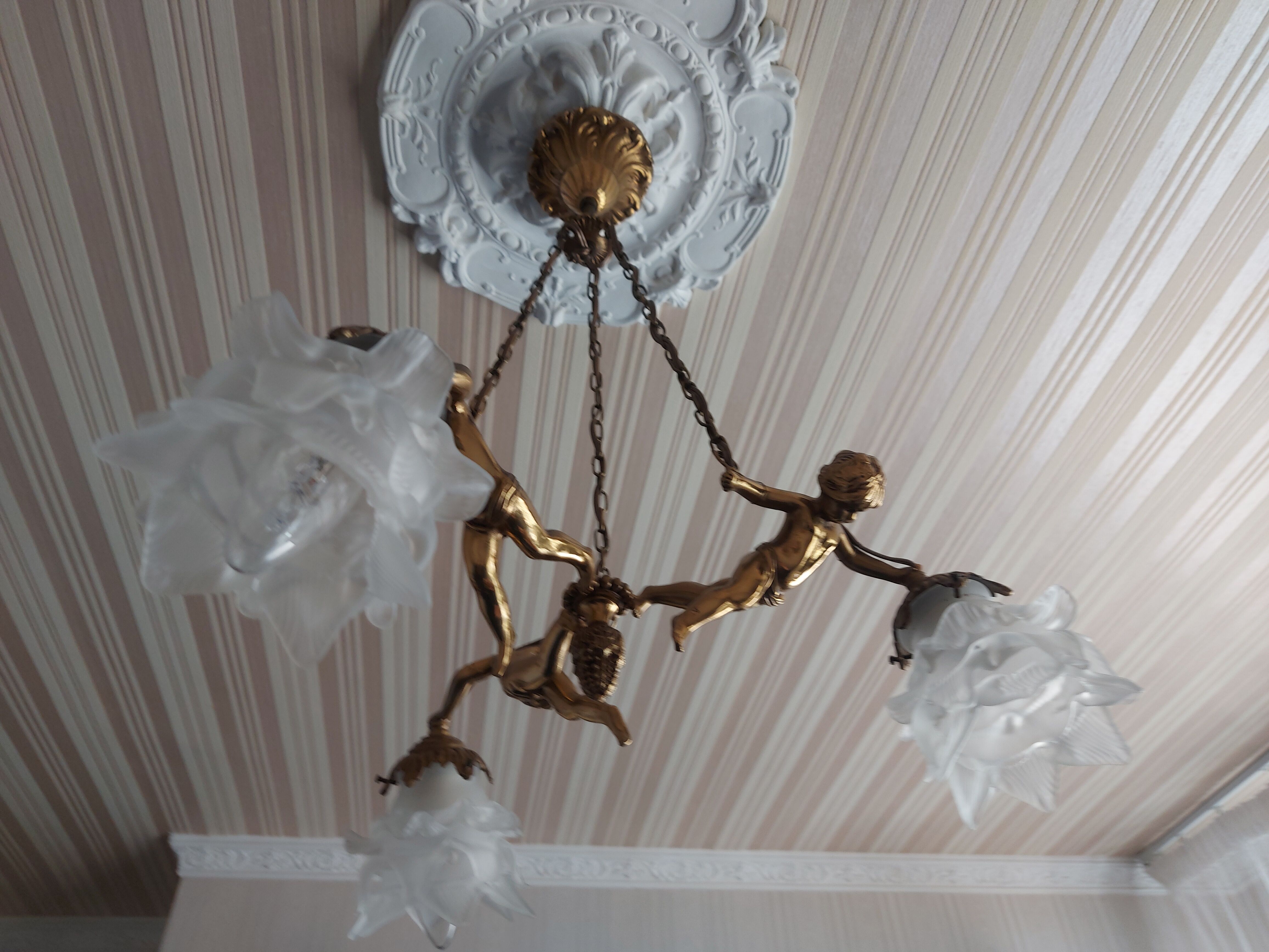 Bronze chandelier cherubs 3 fires , cherubs ( putti )