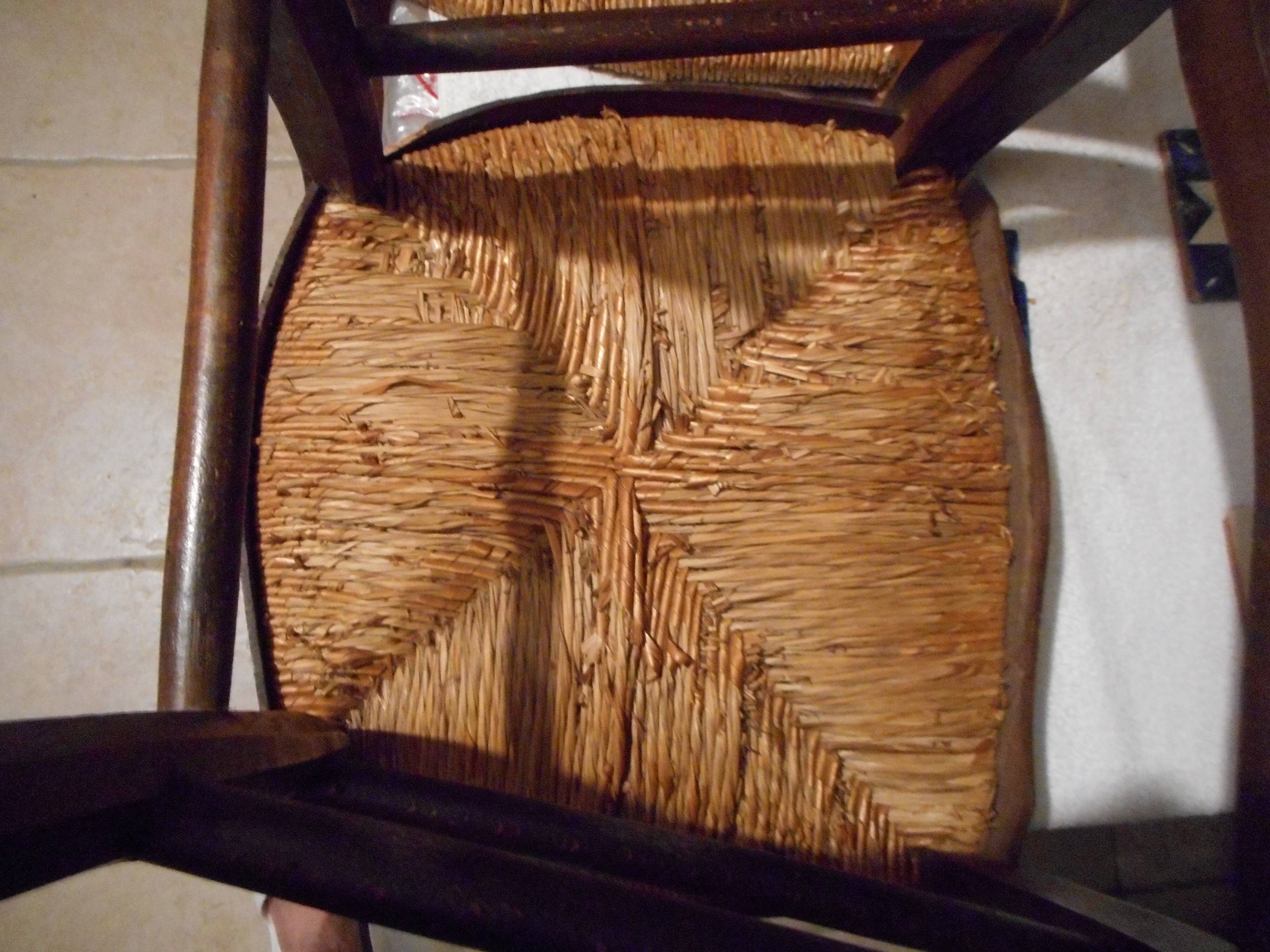 Set of 2 old wooden straw chairs (straw seat)