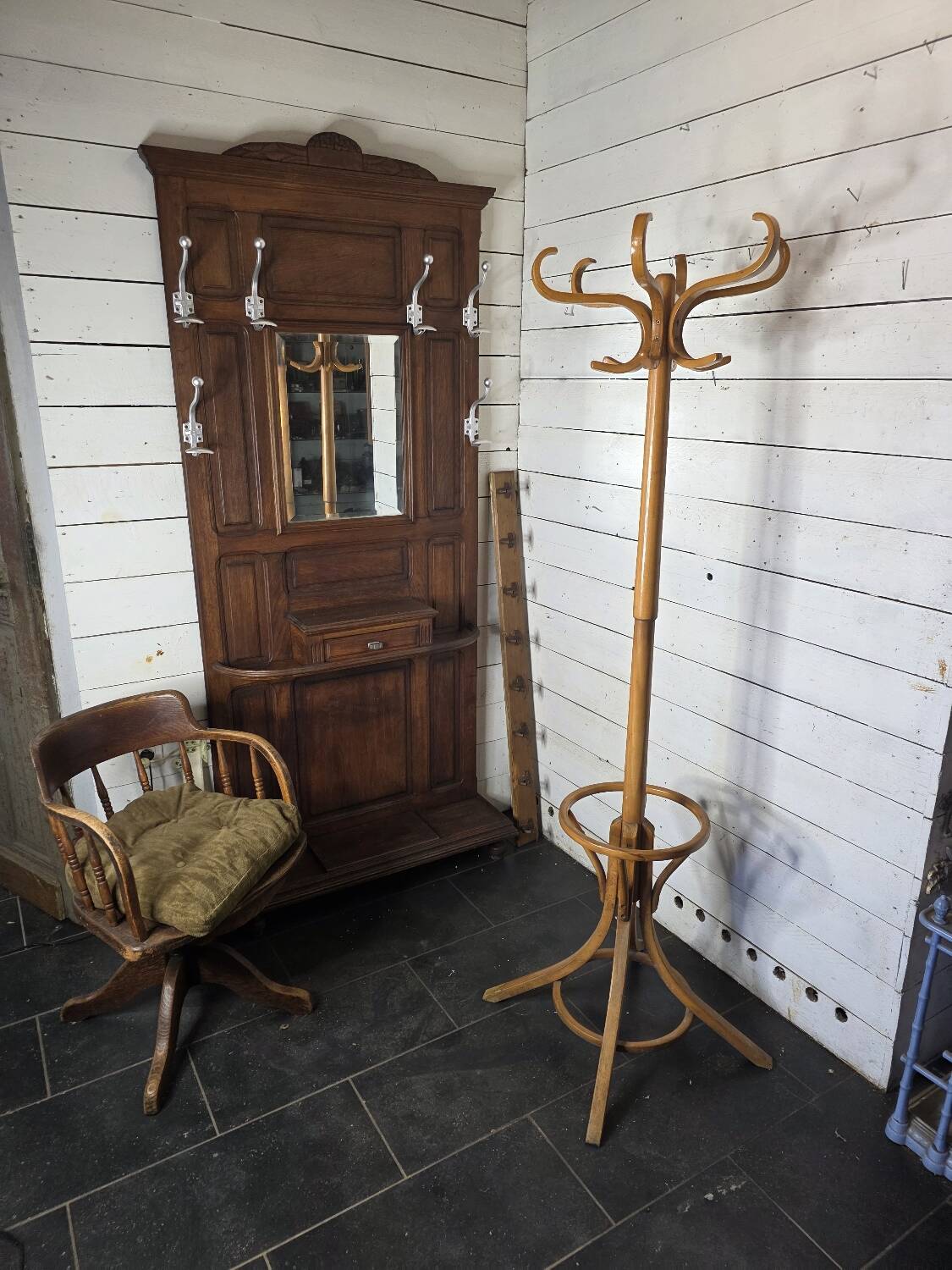 Baumann parrot coat rack from the 50s