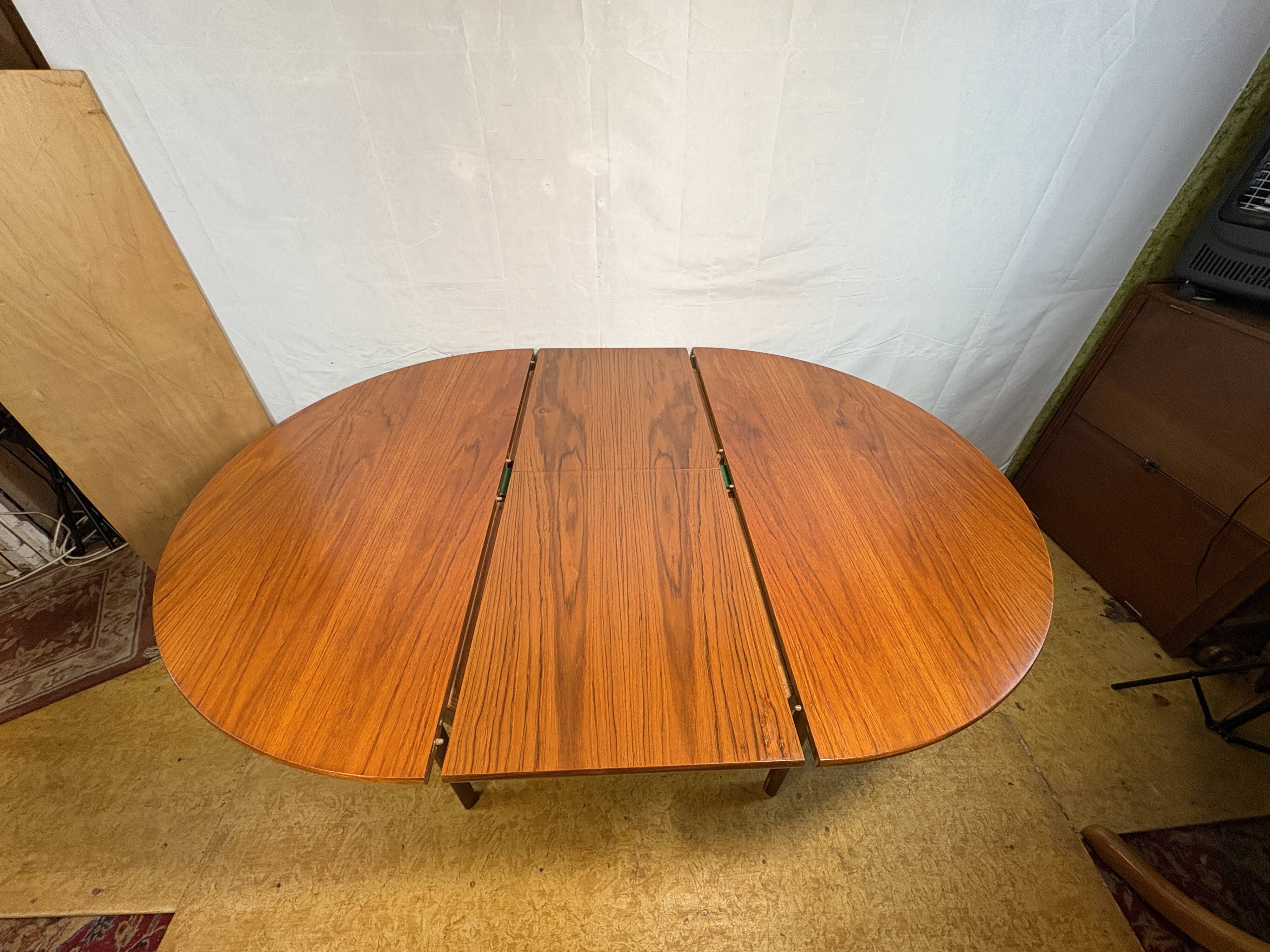 Mid Century Retro Teak Round Extending Dining Table by Nathan 1960–1970