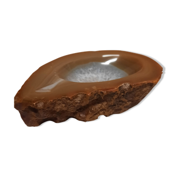 Empty stone pocket