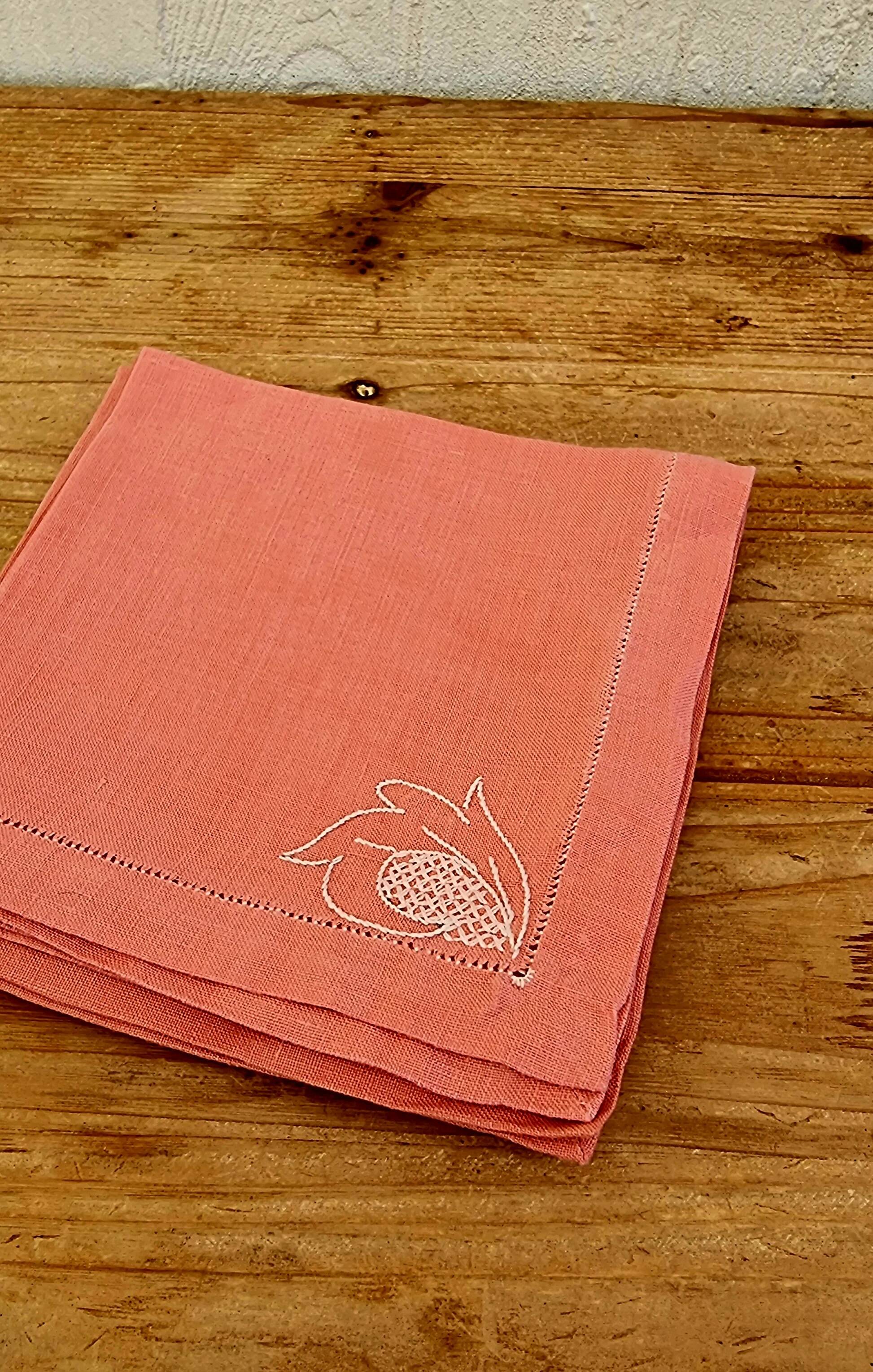 Lot de 4 serviettes de table roses brodées