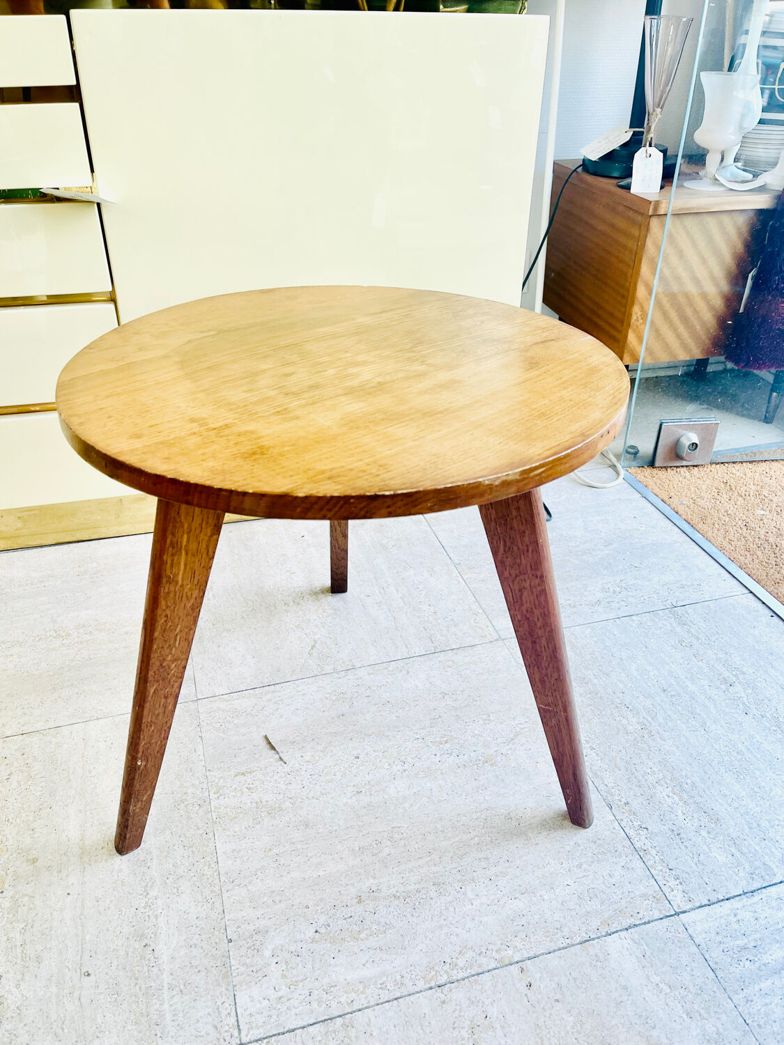 Petite table basse tripode vintage, années 60