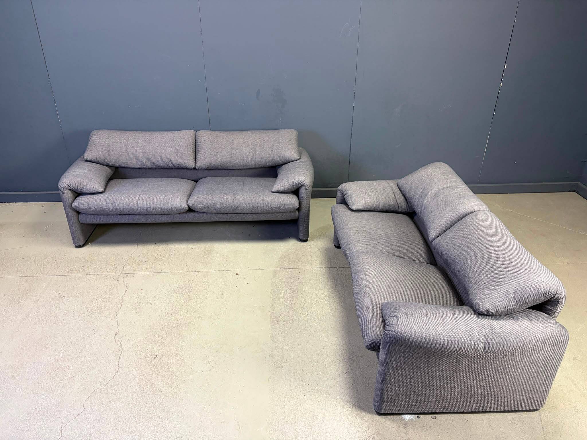 Paire de canapés Maralunga par Vico Magistretti pour Cassina, années 1990.