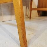 Spindle leg desk