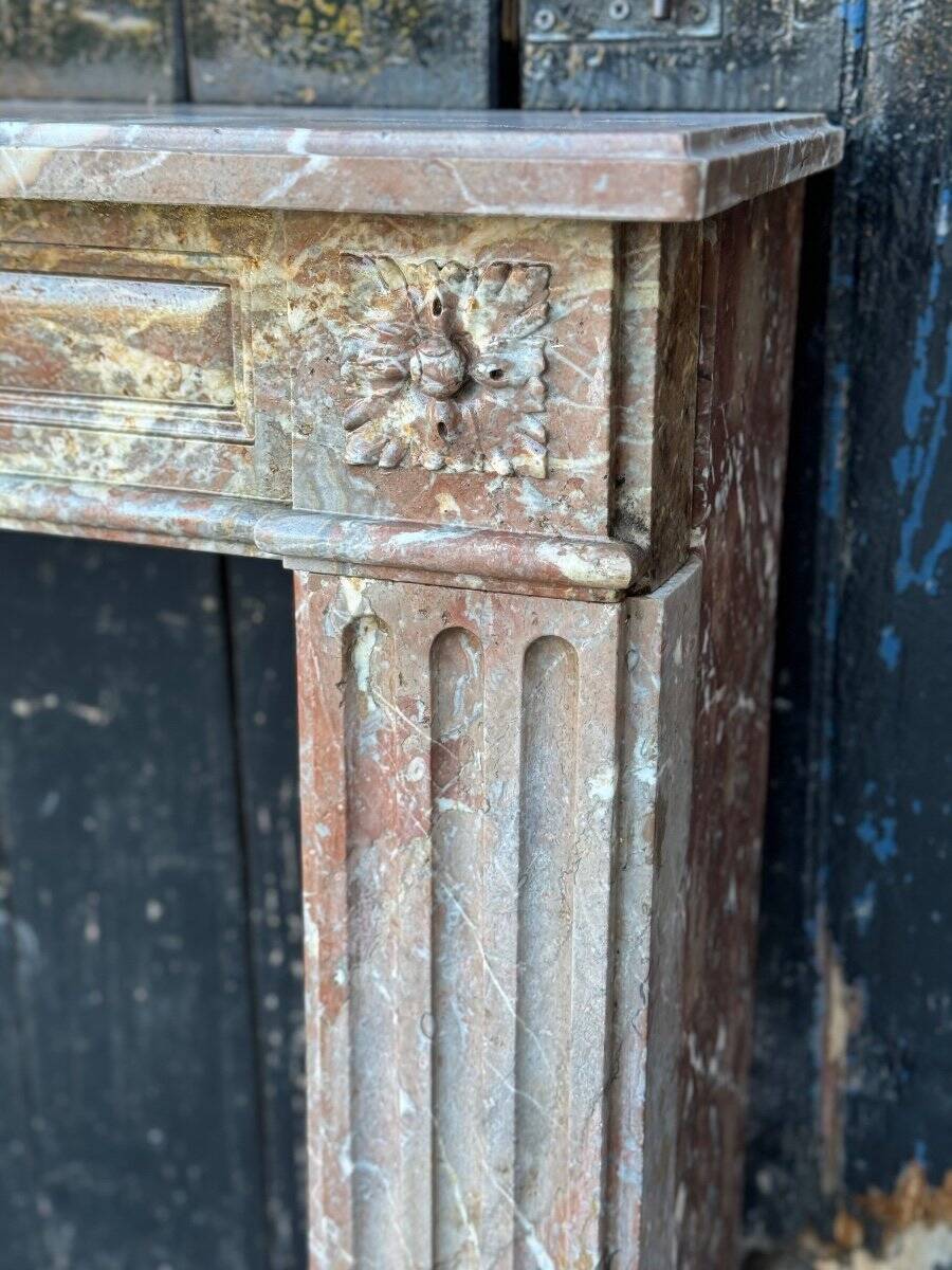 Cheminée Louis XVI en marbre gris des Ardennes XVIIIème siècle