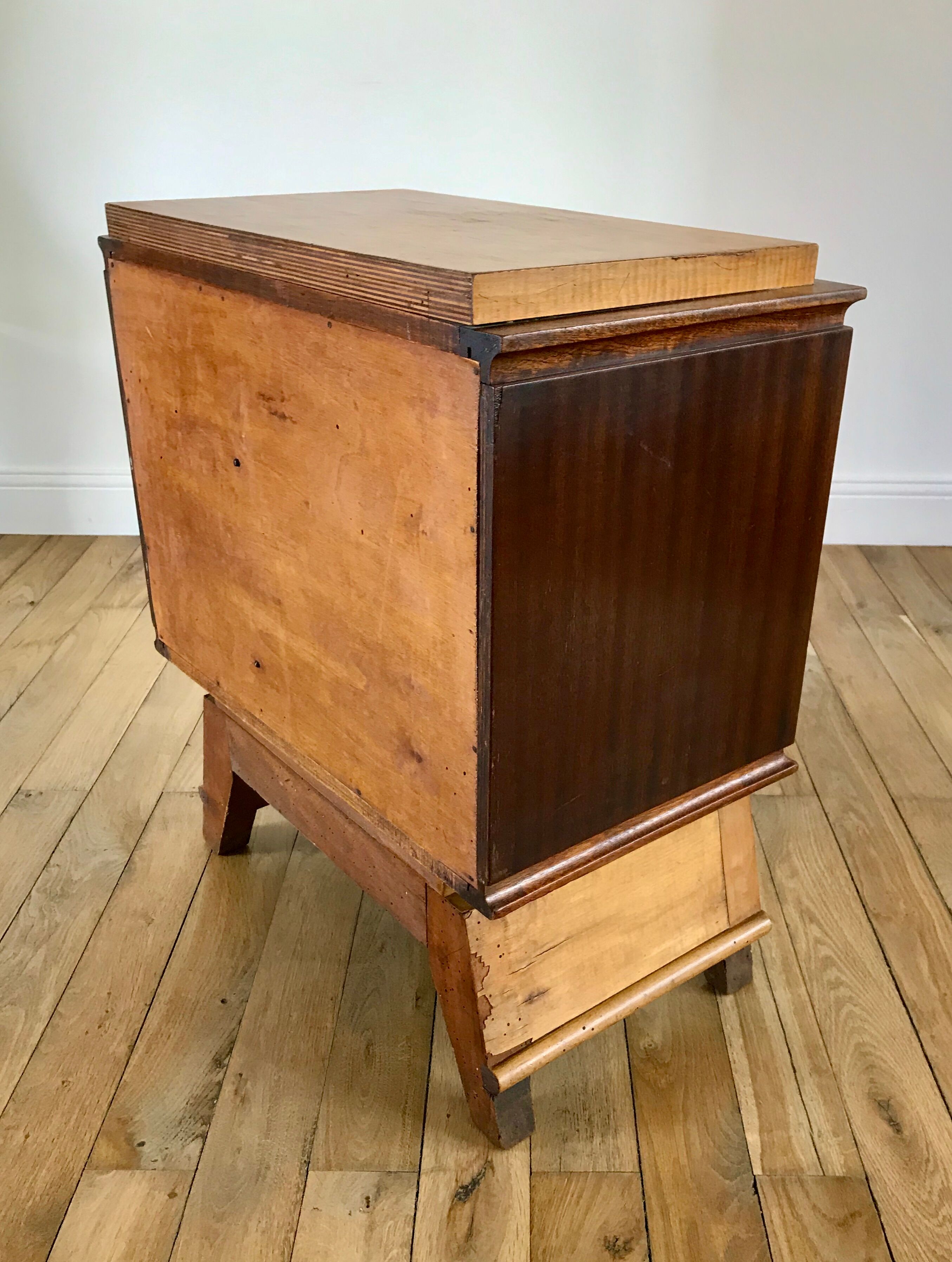 Bedside table in orm magnifying glass art deco 30s