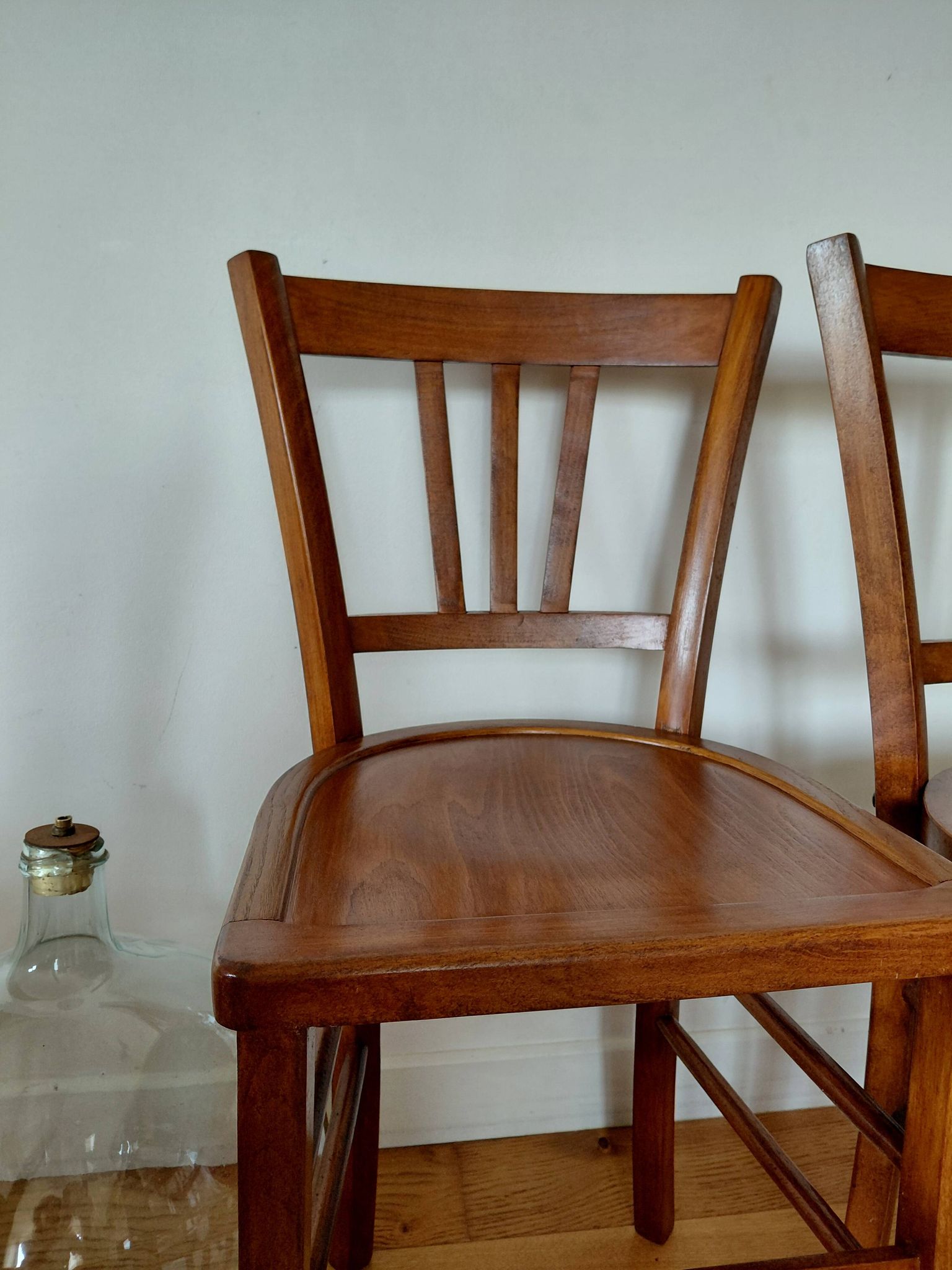 Set of 4 vintage bistro chairs in wood - brasserie style